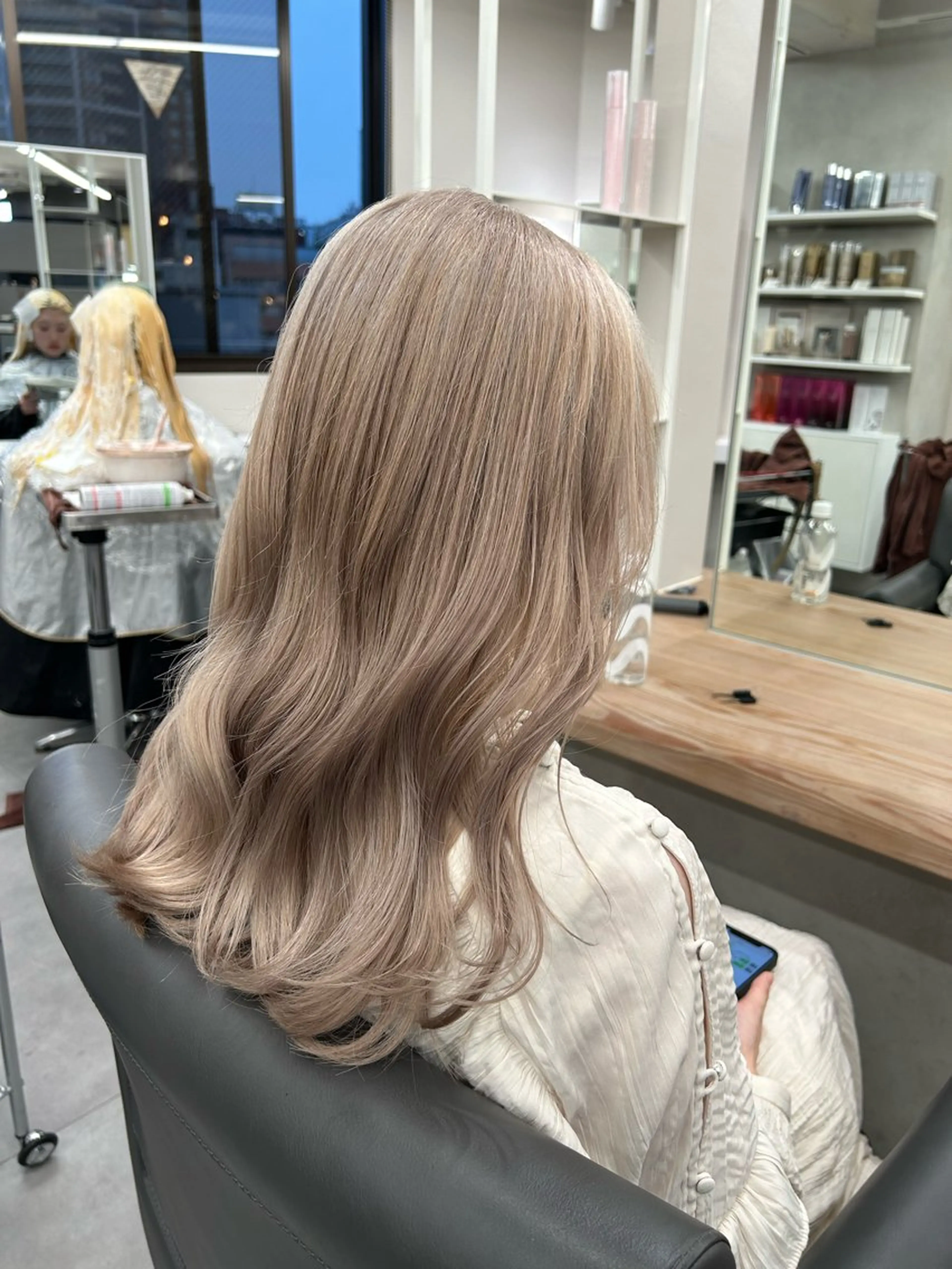 セミロング カラー ベージュカラー ミルクティーベージュ カット ヘアカラー トリートメント Beleza 渋谷所属・Kazusa/渋谷/ エクステ/ハイトーンのヘアスタイル