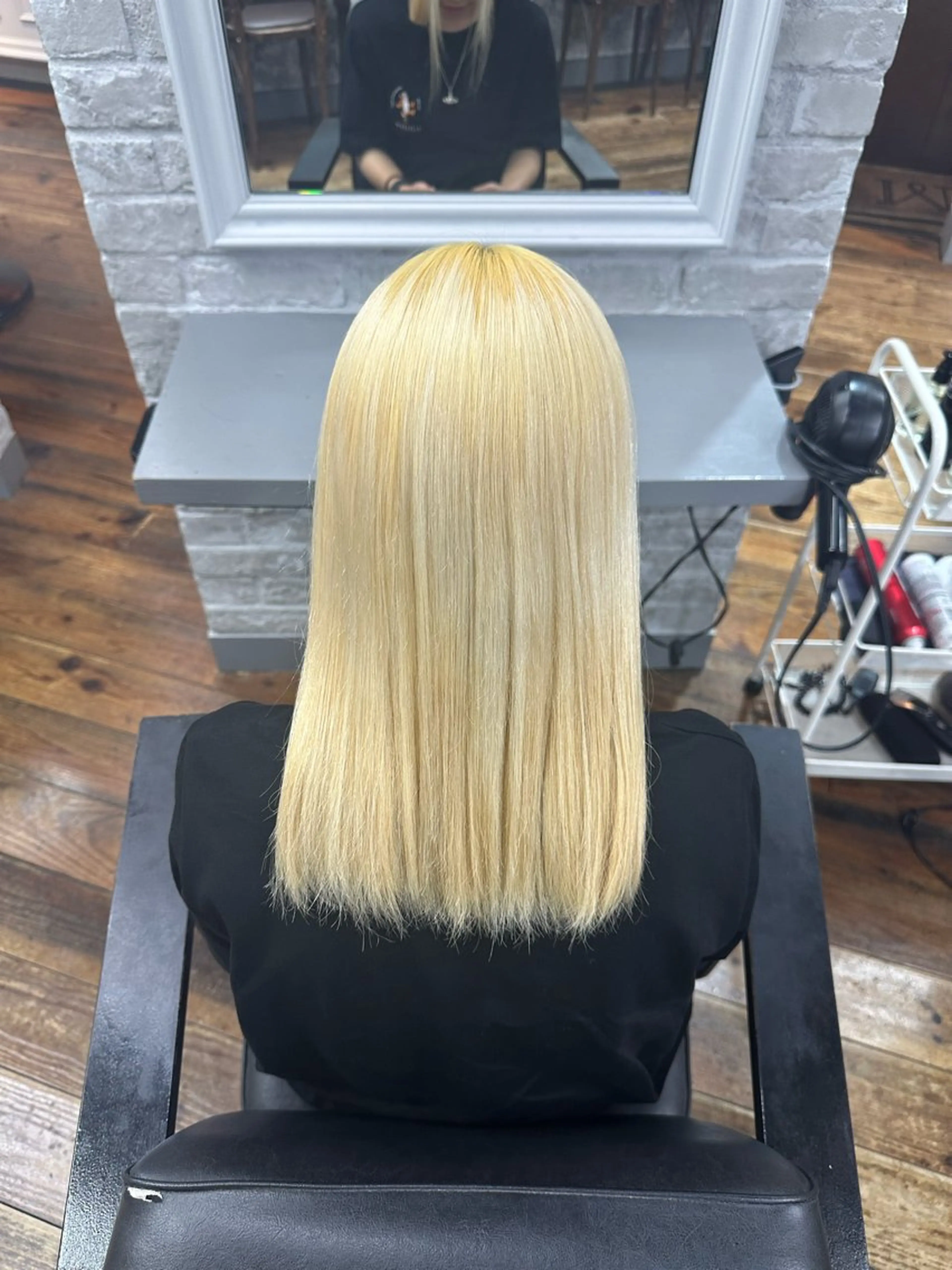 ミディアム カラー 抜きっぱなしブロンド メンズパーマ ハイライトカラーみくのヘアスタイル