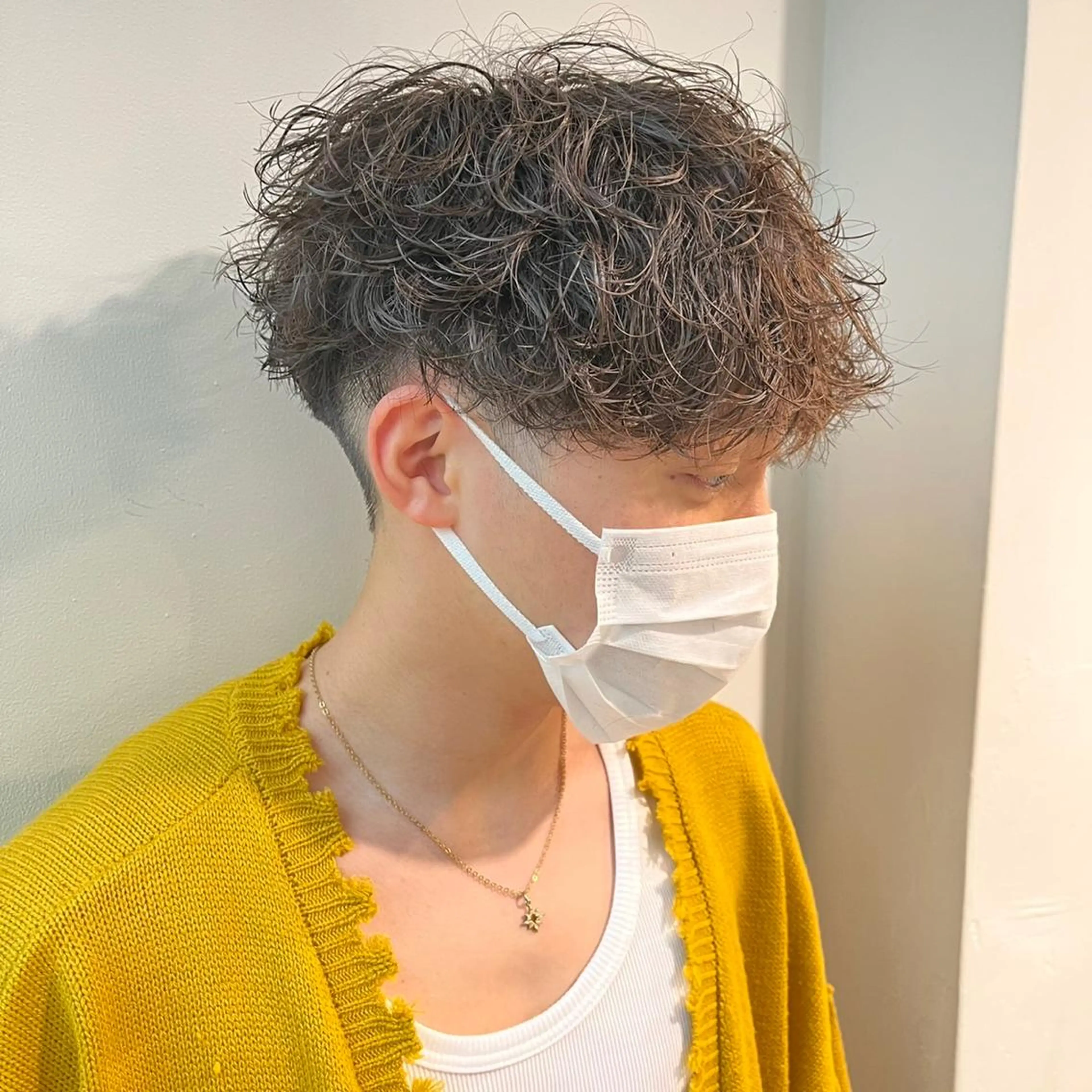 ショート メンズ メンズパーマ 刈り上げ メンズウルフカット ウルフカット 色気ある大人カラー /ブリーチなしのヘアスタイル