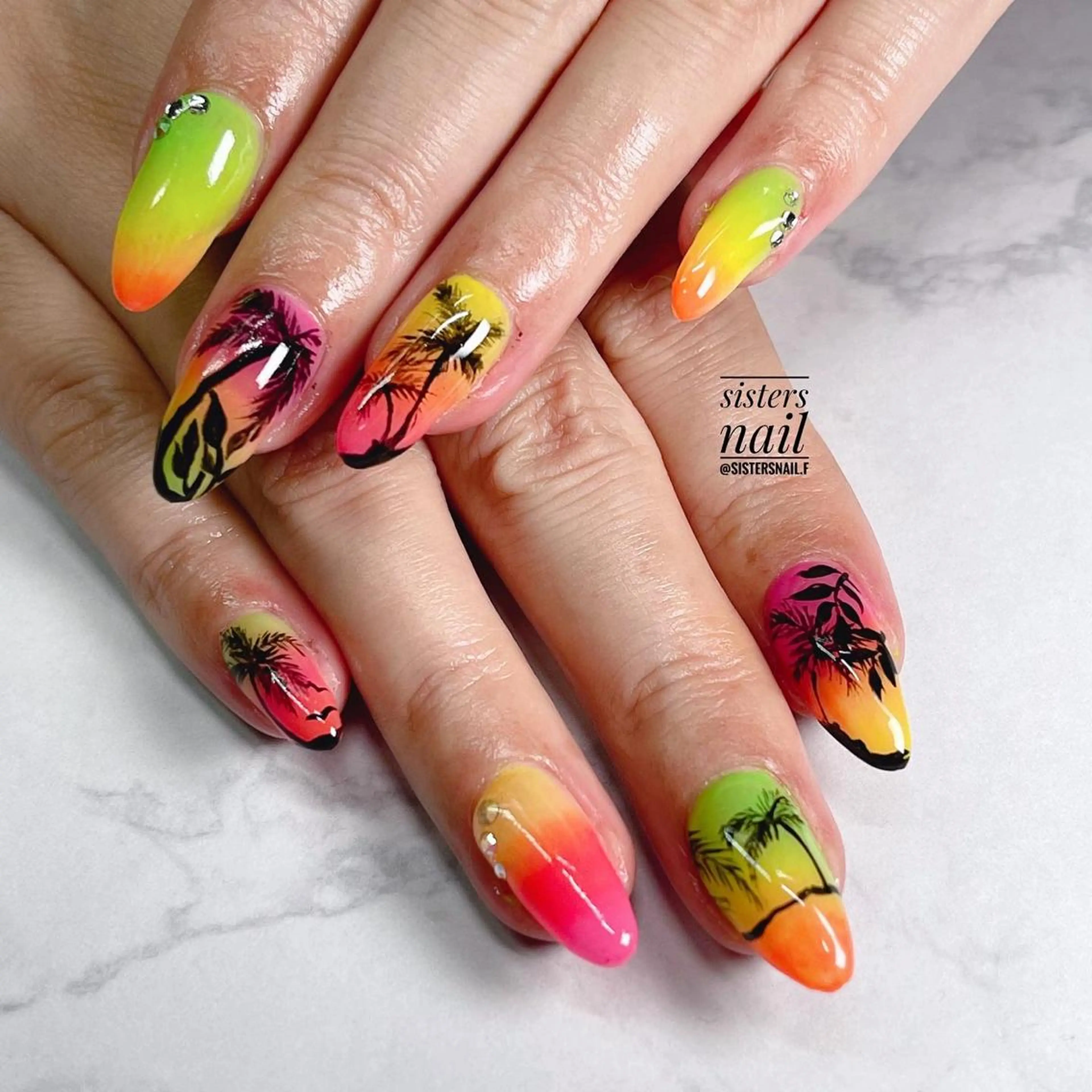 ネイル アートネイル ジェルネイル グラデーション 夏ネイル sisters nail.fのネイルデザイン