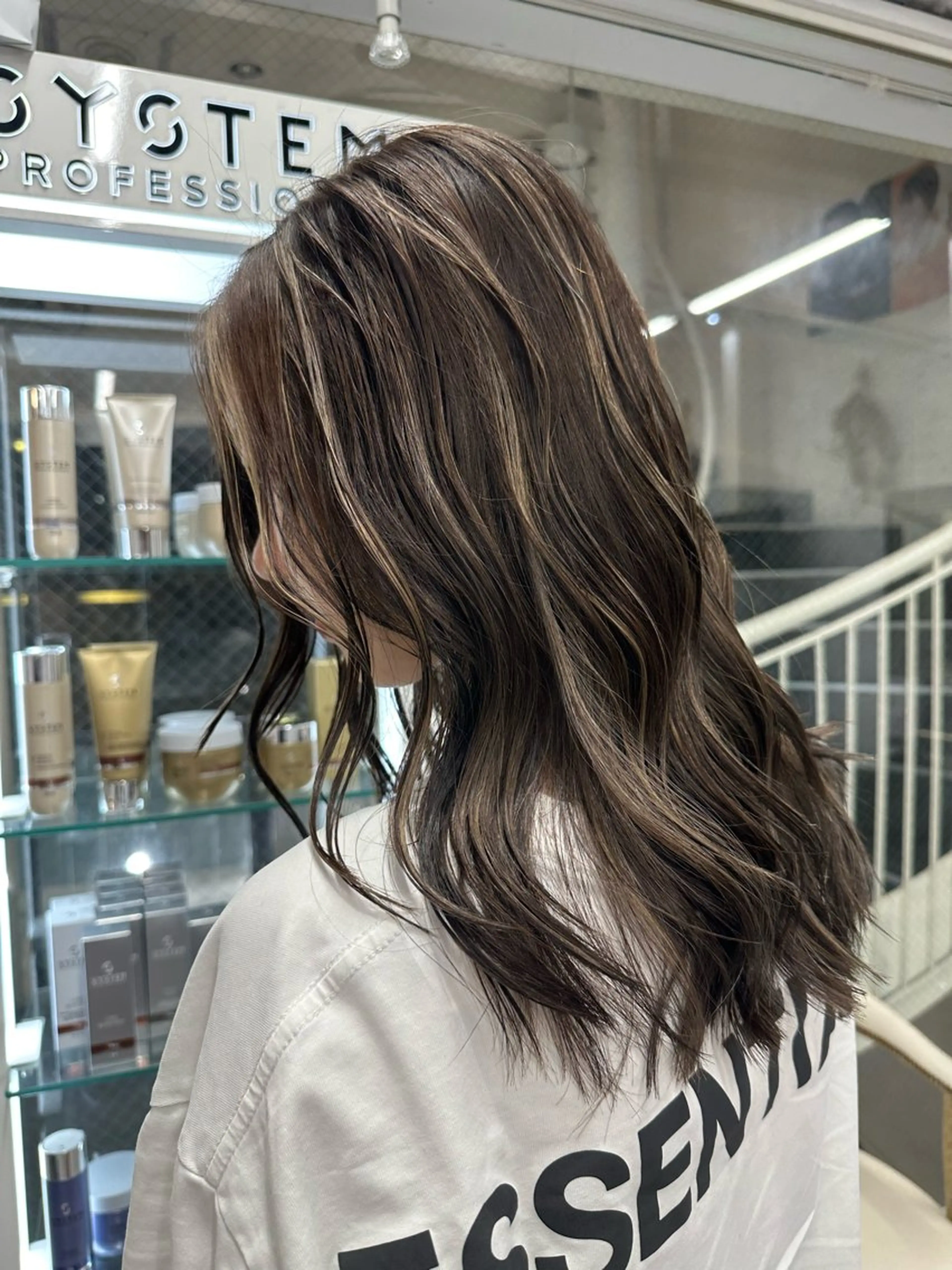 ロング カットカラー🩷 五島桜樫のヘアスタイル