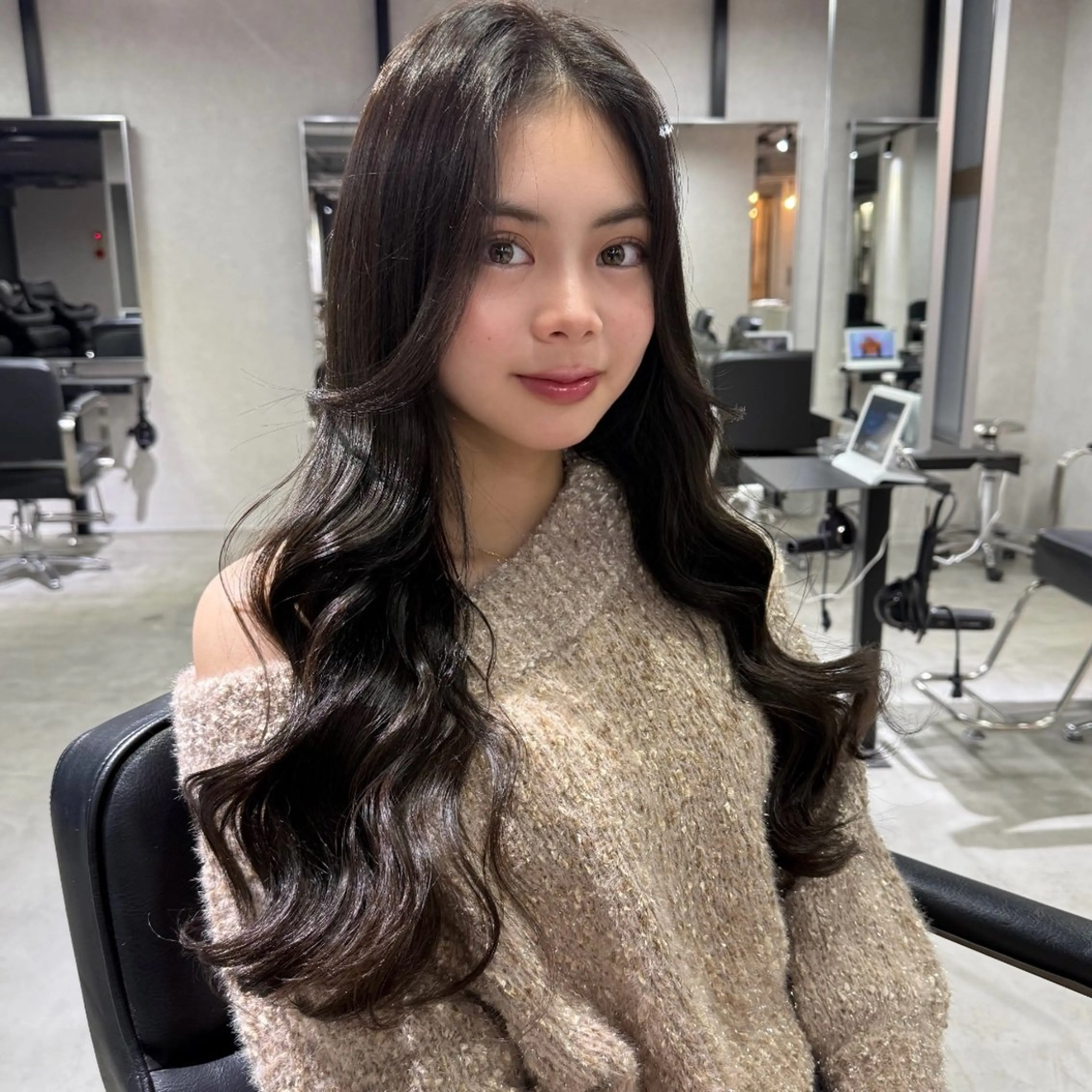 ロング カラー ベージュカラー オリーブベージュ 髪質改善 レイヤーカット ヘアカラー トリートメント 暖色/ミルクティー /レイヤー/マリア♡のヘアスタイル