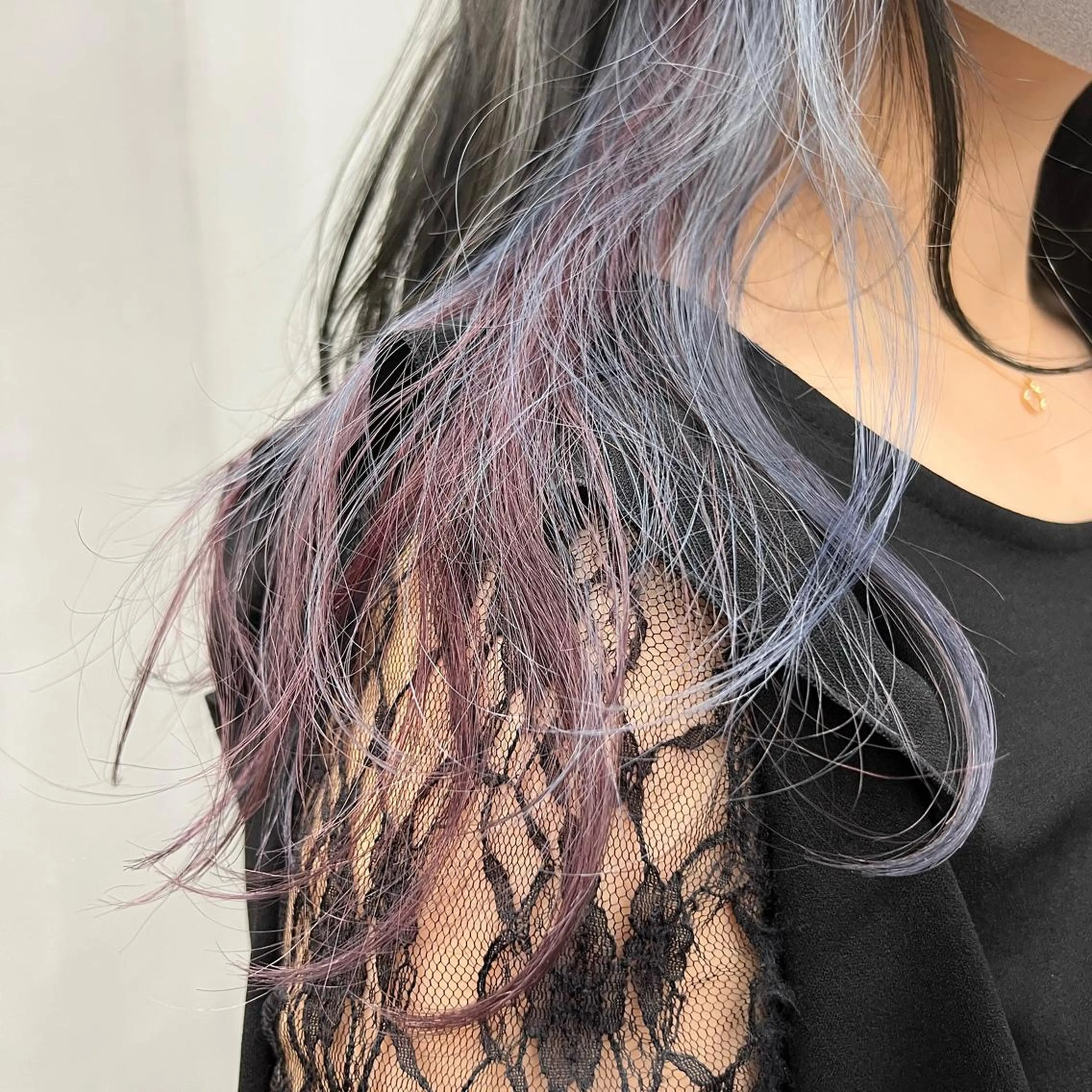 ミディアム カラー ブルーカラー インナーカラー ピンクカラー カット ヘアカラー トリートメント お顔まわりカット🌱 emo.村松泉綺のヘアスタイル