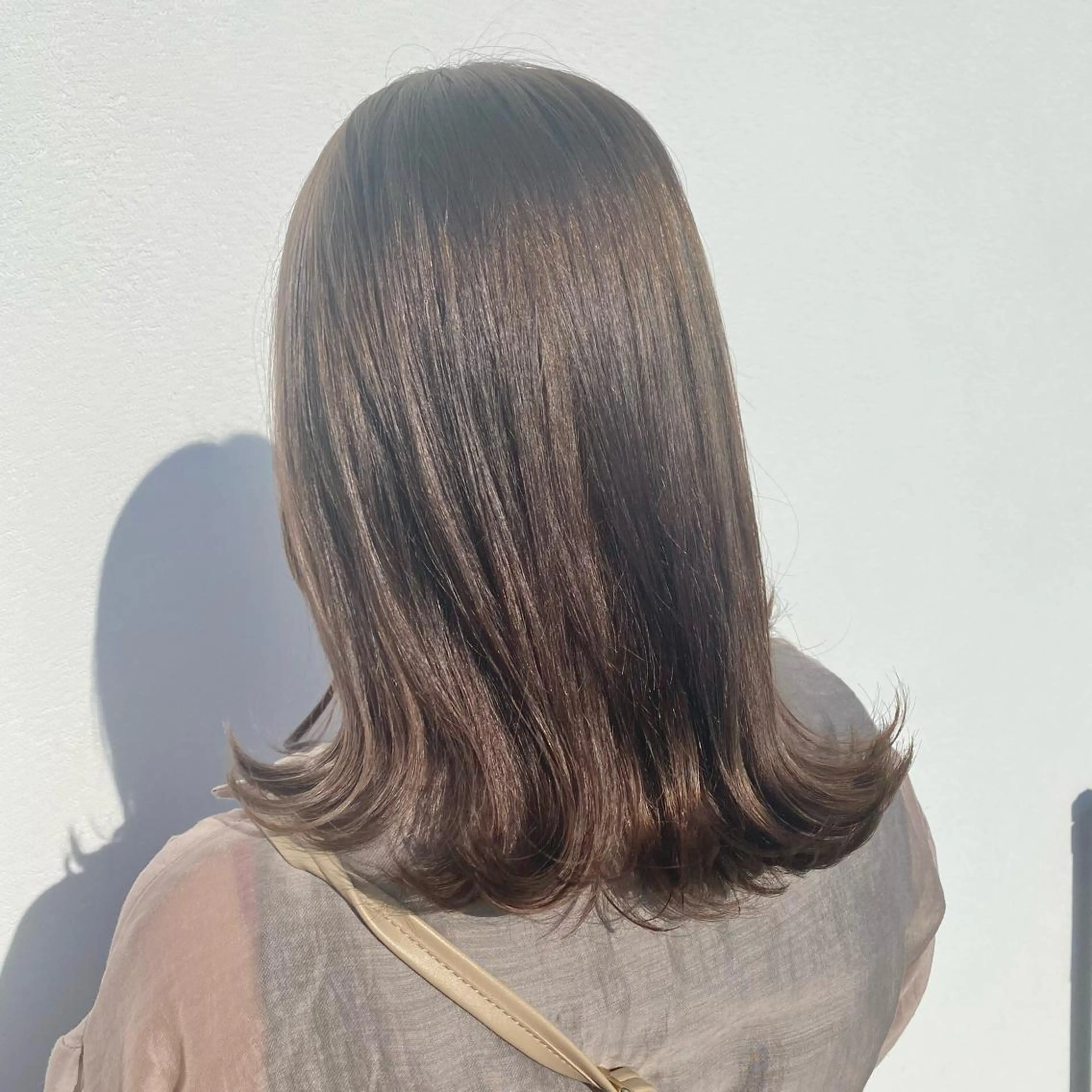 セミロング カラー アディクシーカラー バレイヤージュ ミストバング ベージュカラー ブリーチ ヘアカラー 韓国ヘア特化 💟 ララア 💟のヘアスタイル