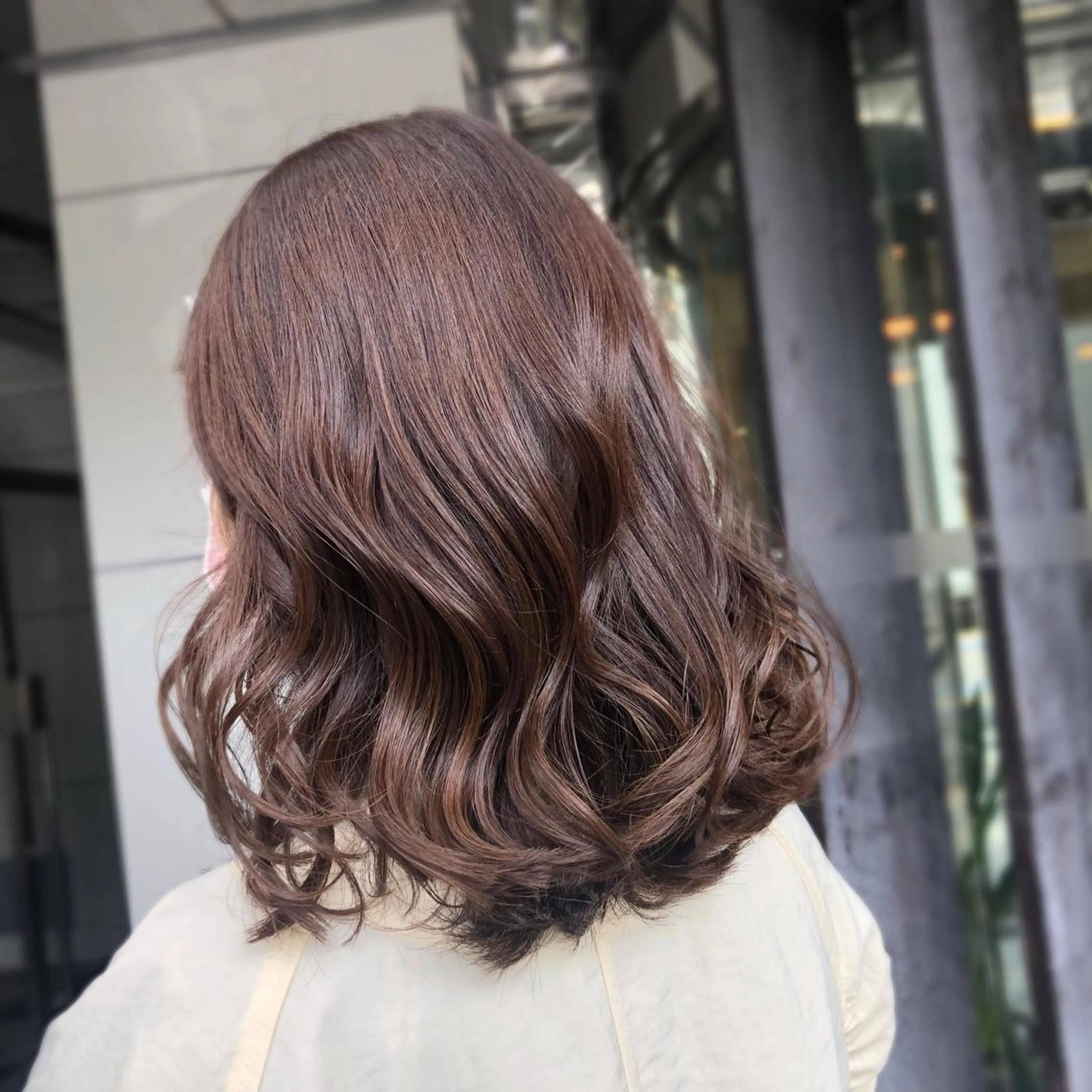 ミディアム カラー カット ヘアカラー トリートメント 山崎 絵莉香のヘアスタイル