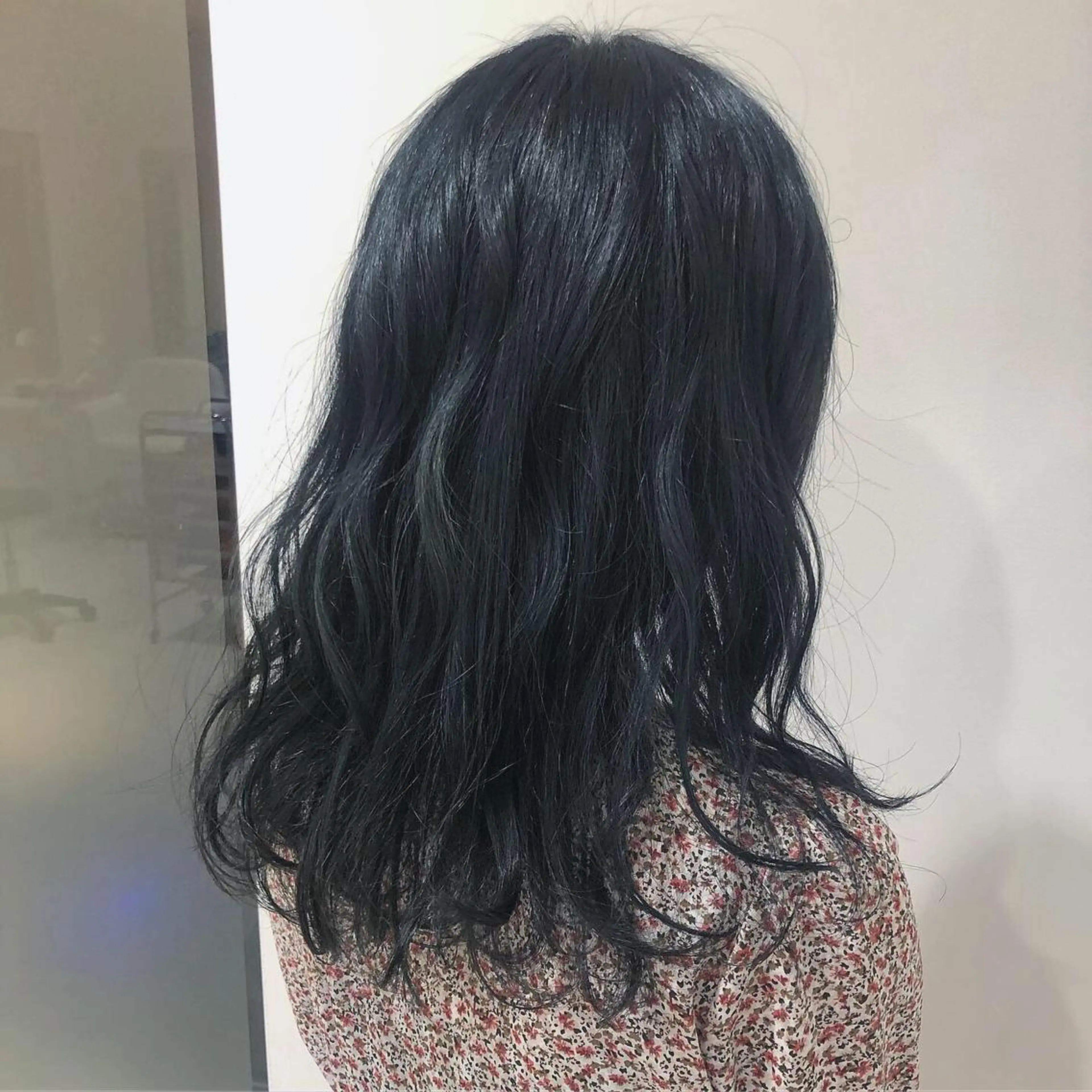 ロング カラー 黒髪 ブルーカラー ブルーブラック ヤマモト マイのヘアスタイル