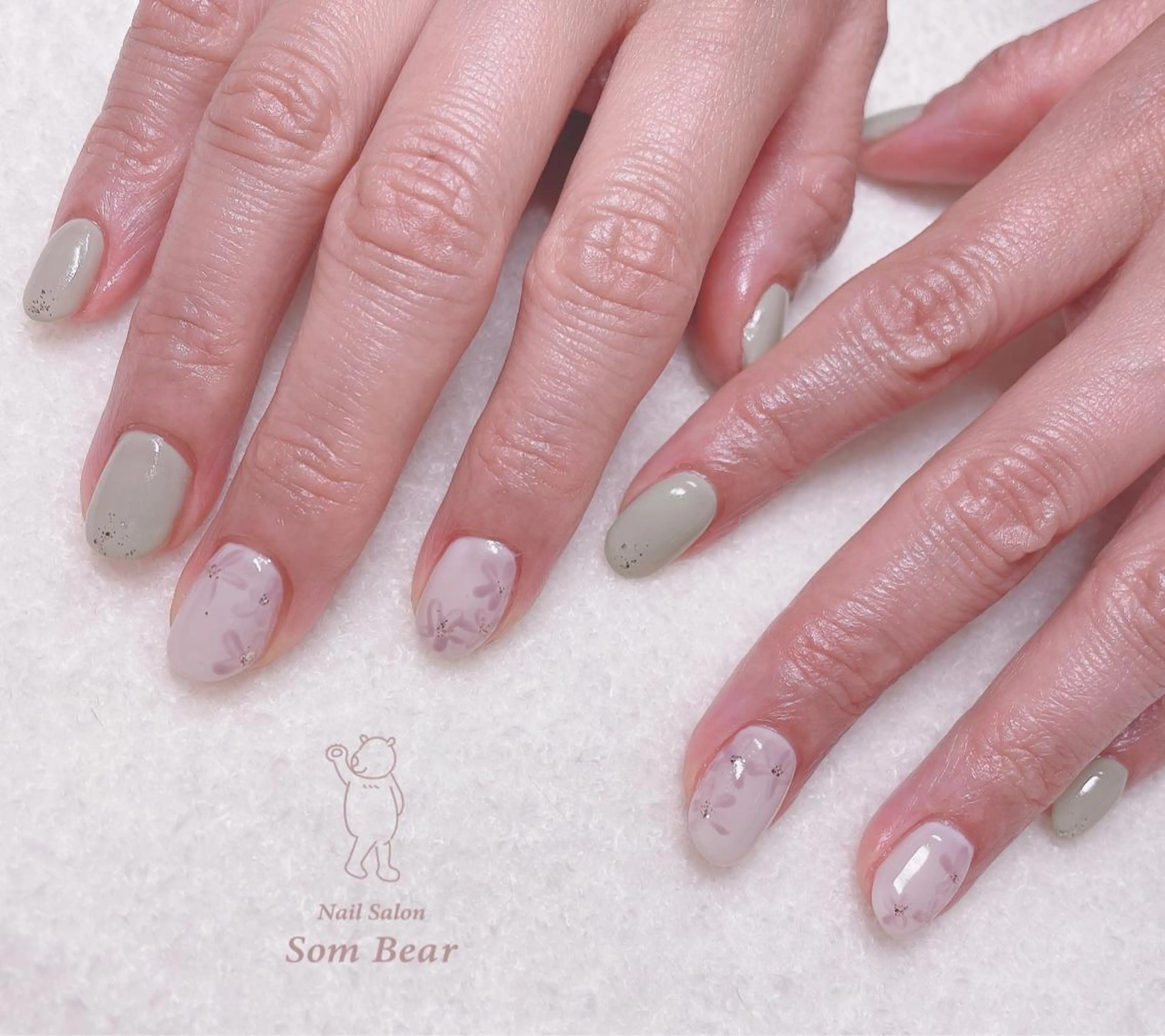 ネイル フラワーネイル フレンチネイル ゴージャス グラデーション ニュアンスネイル Som Bear所属・nail salon Som Bear🧸のネイルデザイン