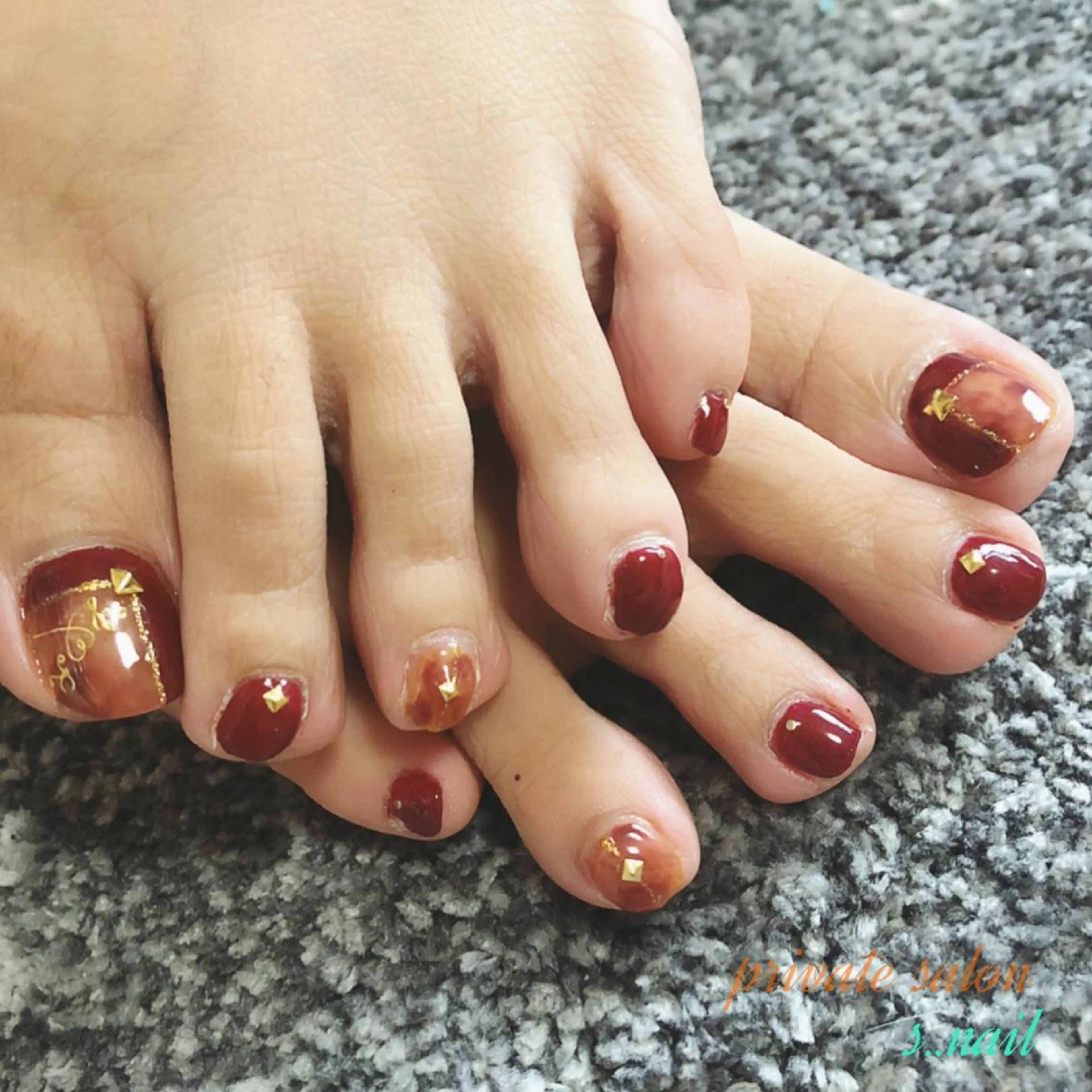 ネイル べっ甲ネイル ボルドー フットネイル ハンドネイル フットネイル s..nail / MORITAのネイルデザイン