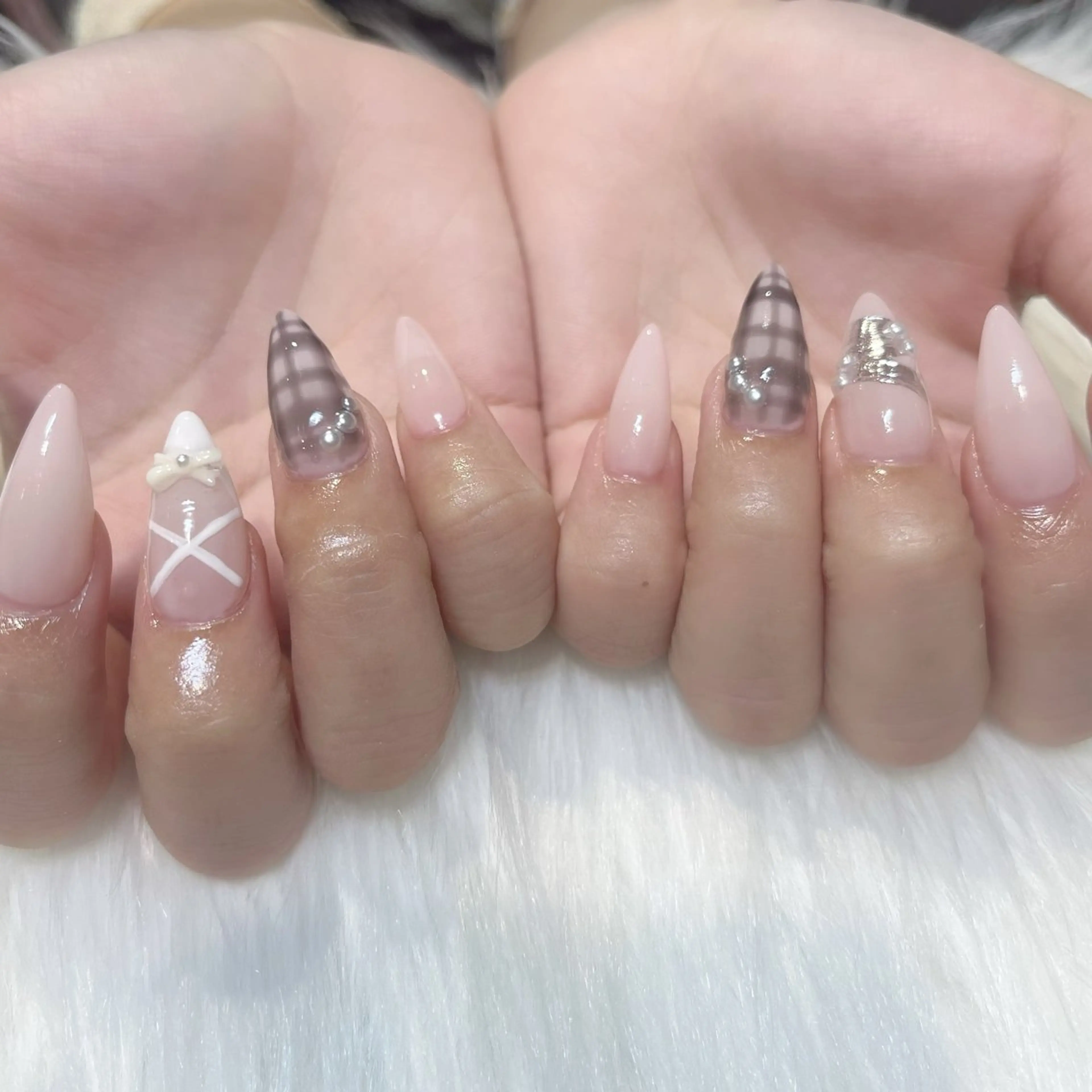 ネイル アートネイル ガーリー 韓国ネイル 持ち込み ワンホンネイル ハンドネイル KOKONA 🎀のネイルデザイン