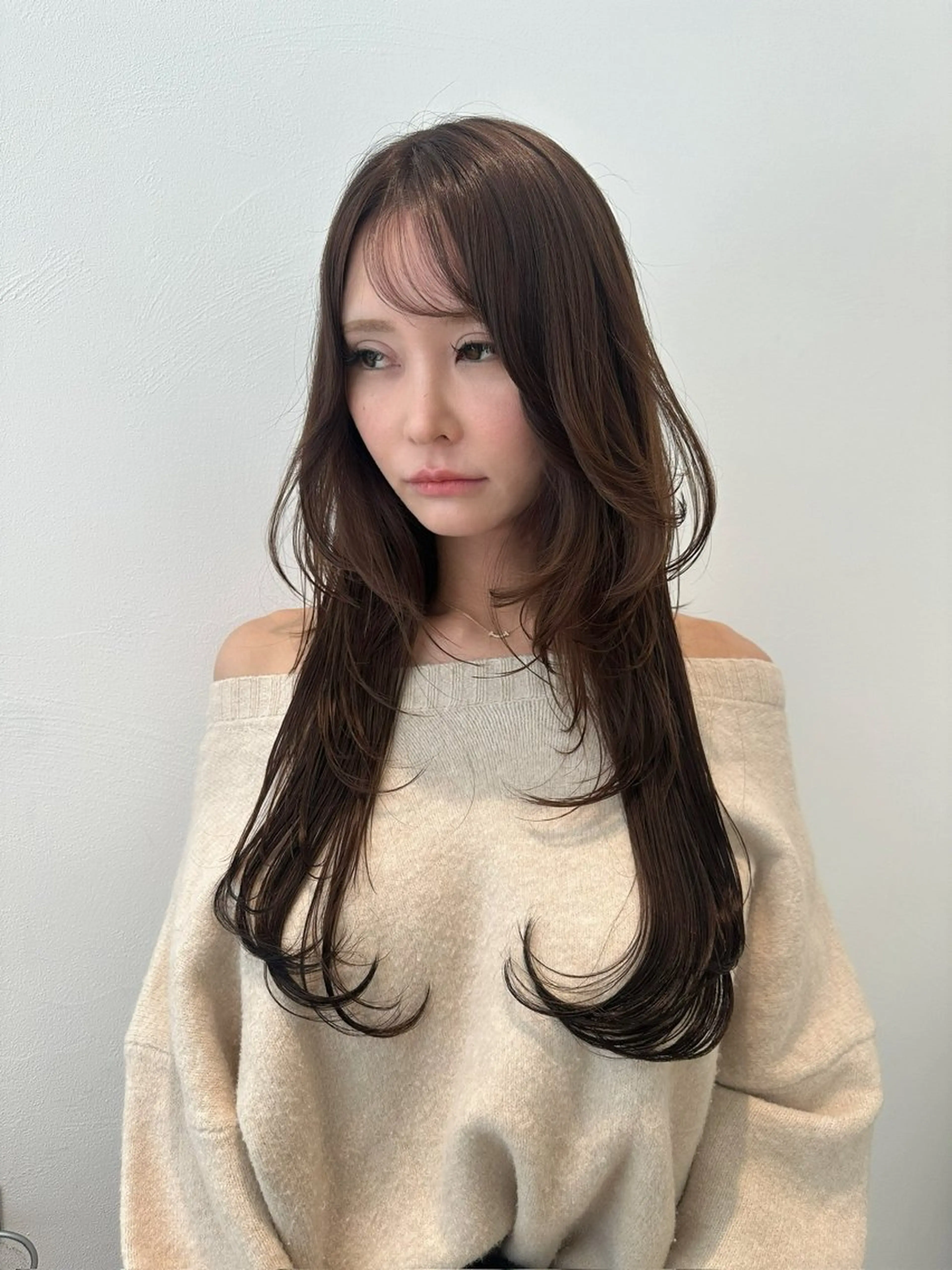 ロング レイヤーカットx 透明感カラー🌟のヘアスタイル
