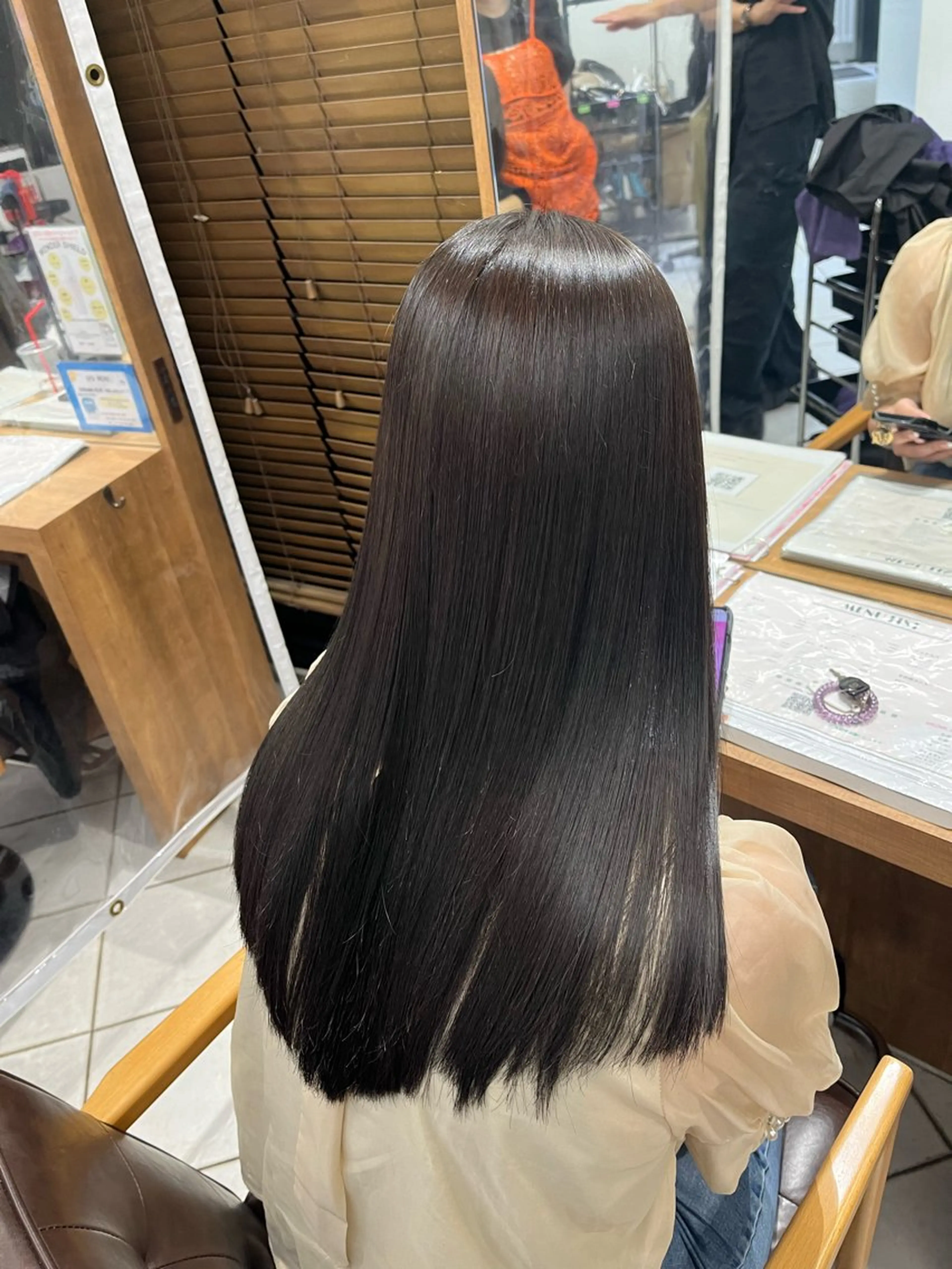 セミロング 𝗕𝗼𝗻𝗵𝗲𝘂𝗿西梅田所属・ノンダメージ® 稲垣  いおりのヘアスタイル
