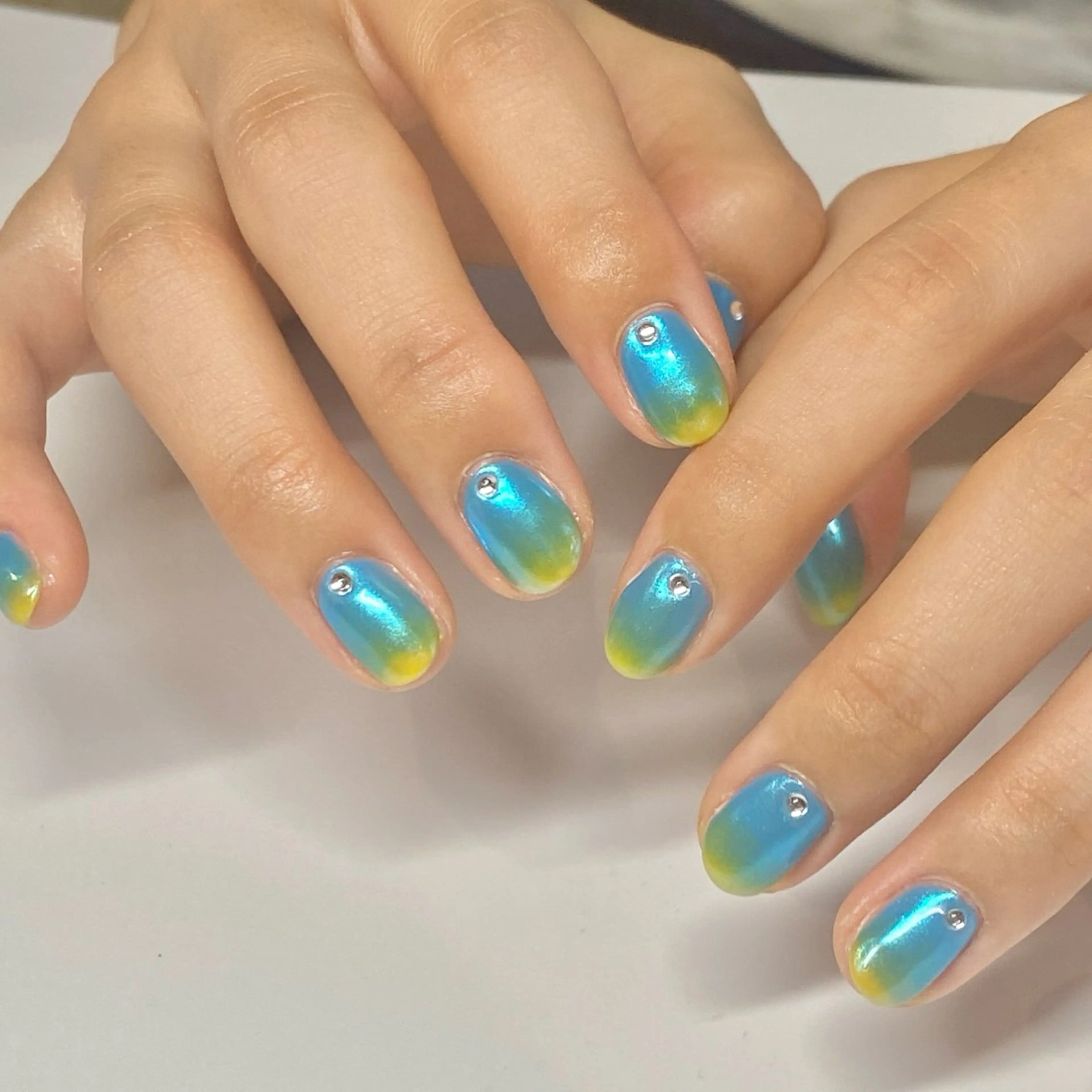 ネイル オーロラネイル グラデーション ハンドネイル Loca所属・nailsalon Locaのネイルデザイン
