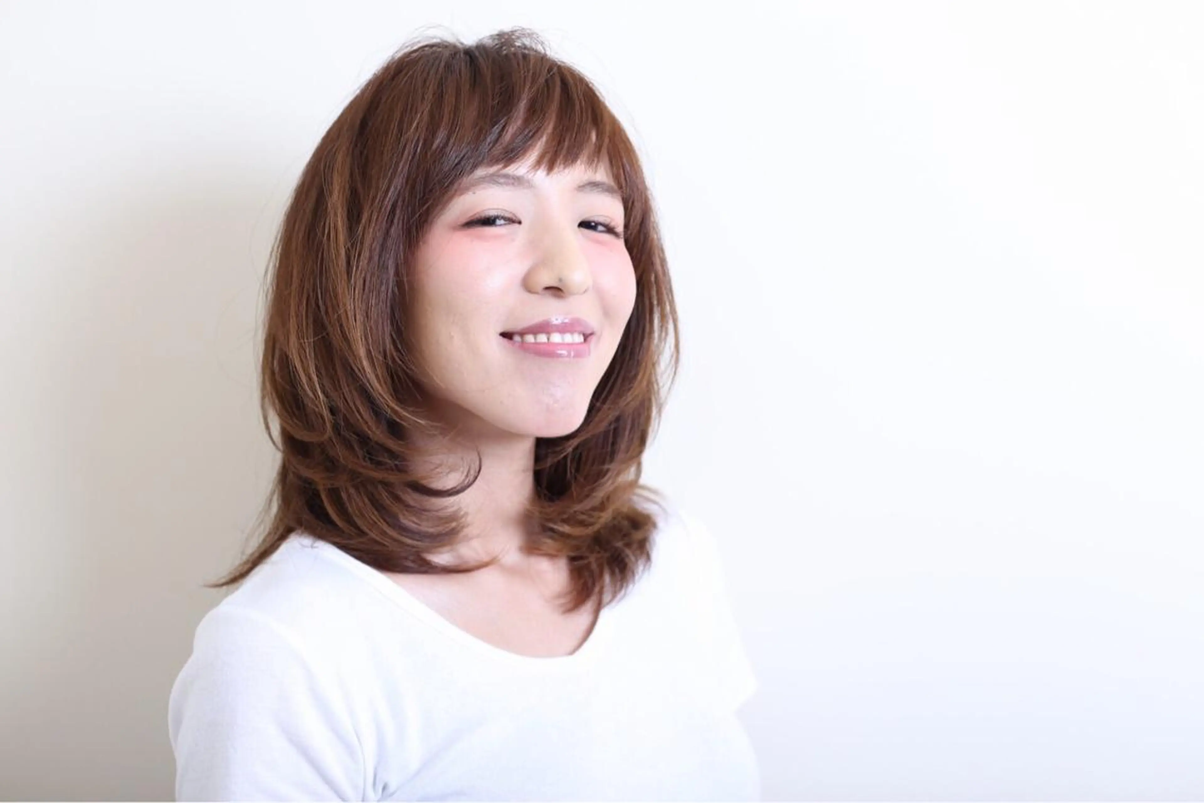 ミディアム レイヤーカット ReMix 新宿店所属・タジマ ヤスヒサのヘアスタイル