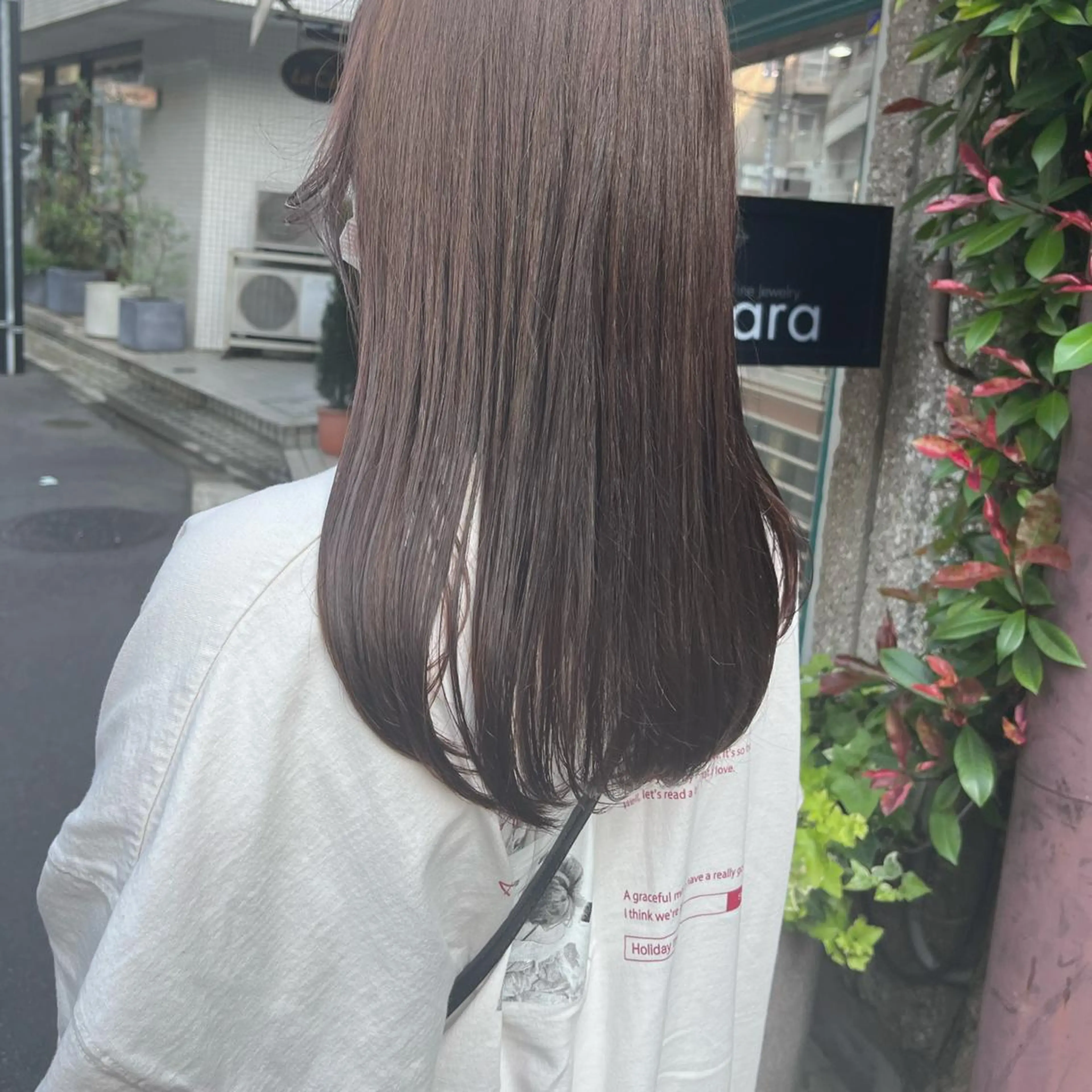セミロング カラー ベージュカラー ブラウンカラー ブラウンベージュ 透明感カラー グレージュ ヘアカラー トリートメント ヘッドスパ ヘアセット カジュアルを女っぽく 𝗮𝘆𝗮𝗰𝗼のヘアスタイル