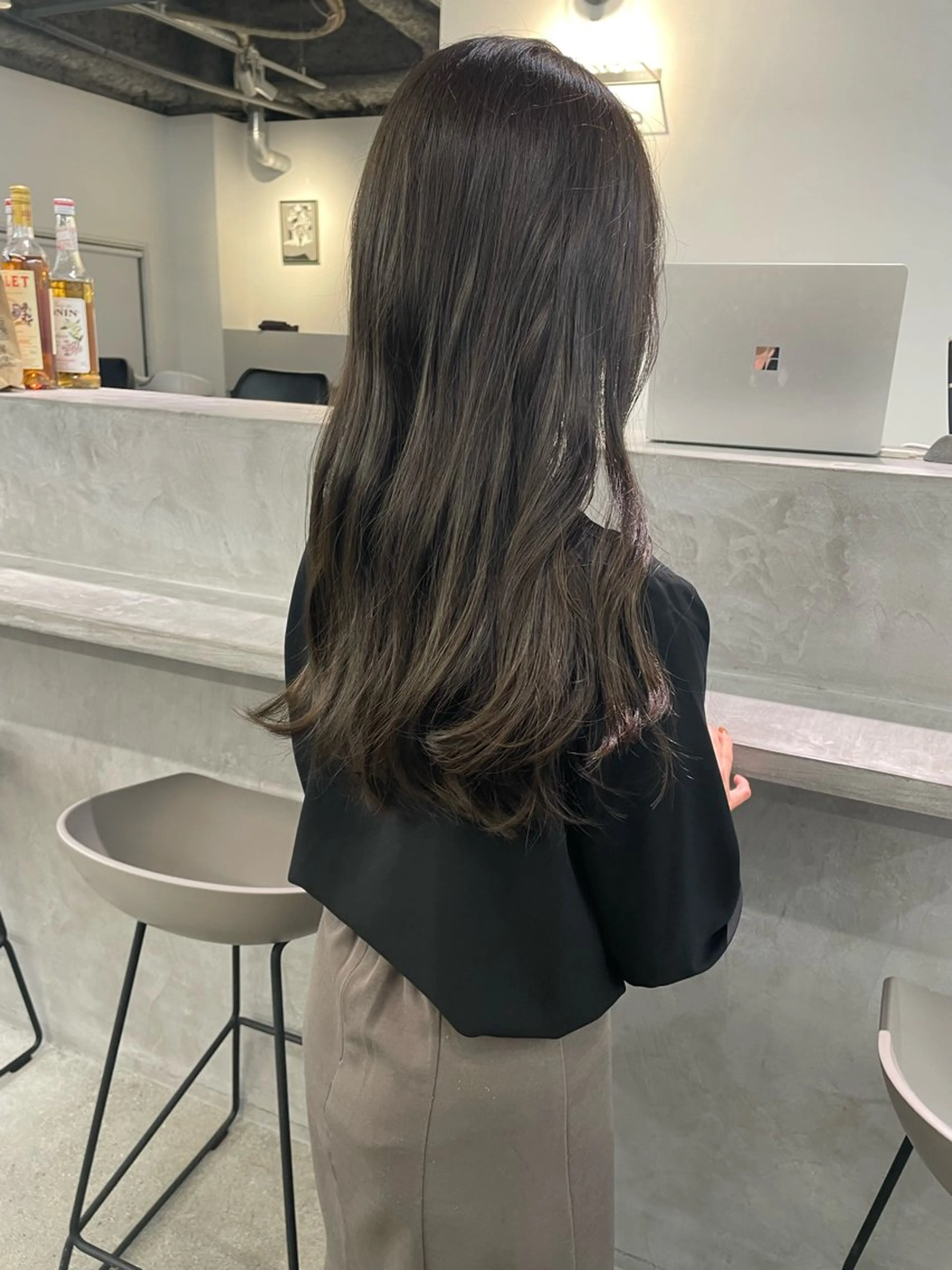 ロング カラー グレージュ オリーブグレージュ オリーブグレー カット ヘアカラー レイヤーパーマ、ボブ 小須田ゆあのヘアスタイル