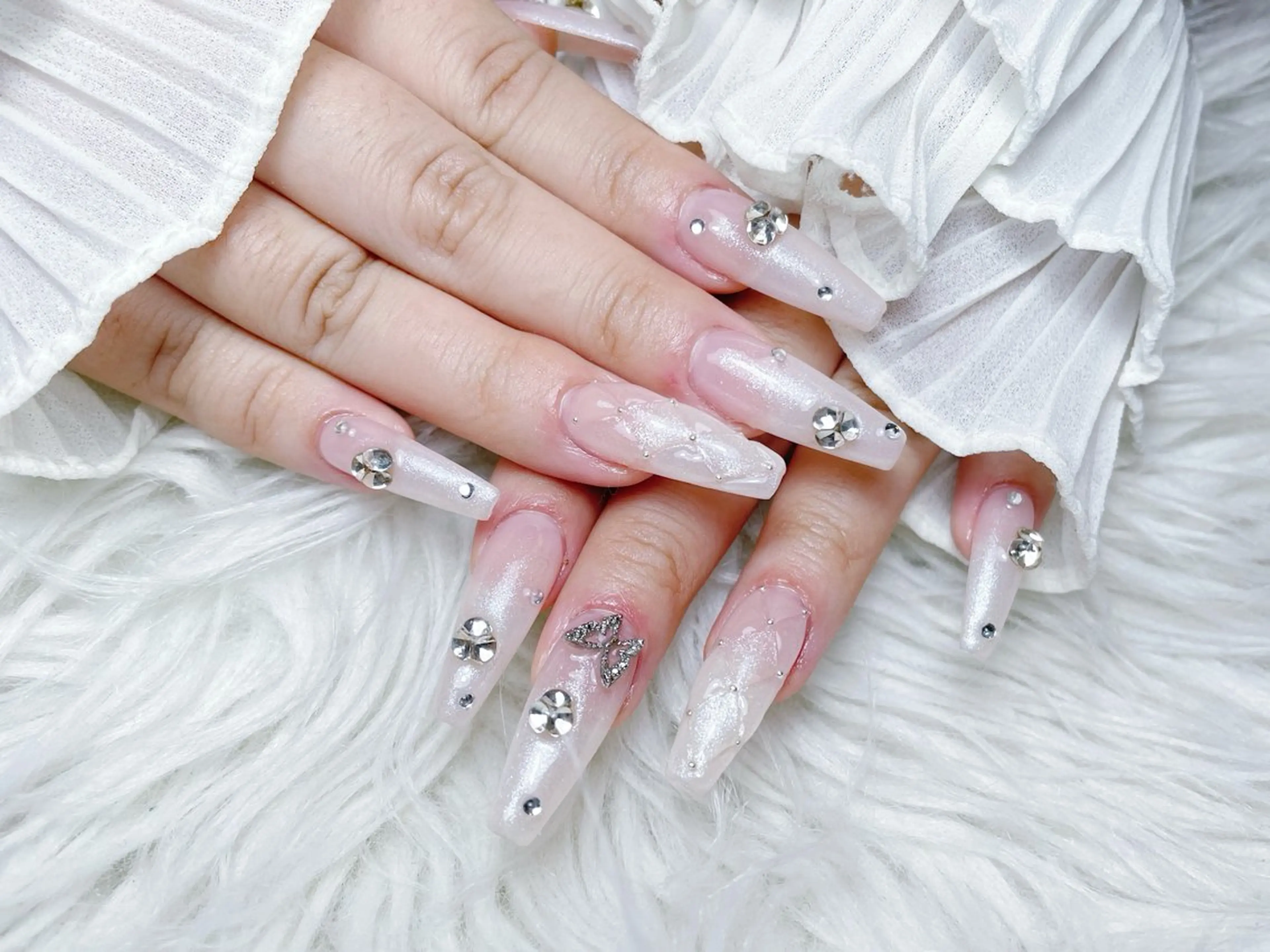 ネイル チークネイル 長さ出し フラワーネイル フレンチネイル ガーリー ハンドネイル NEW NAIL所属・NEW NAIL 池袋のネイルデザイン