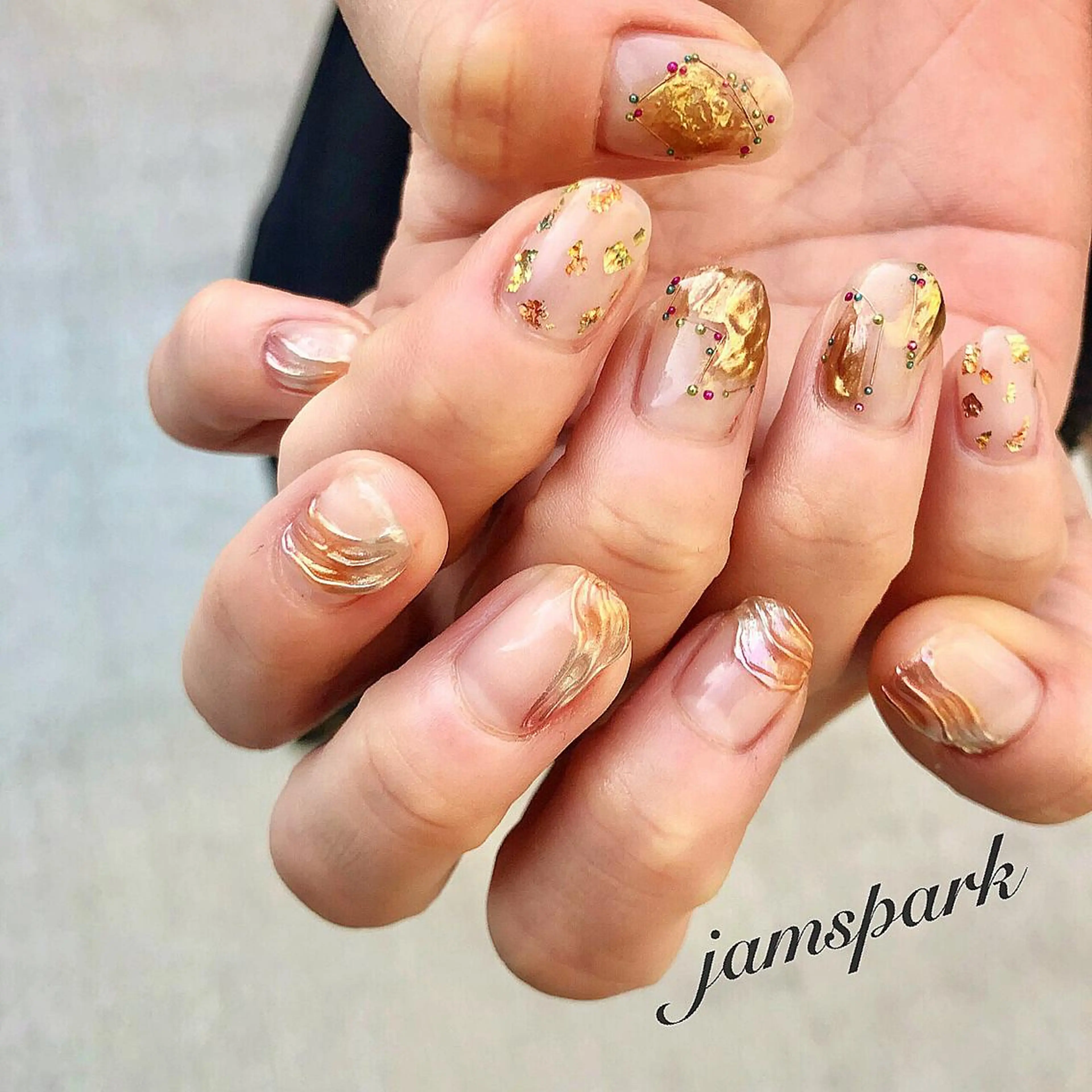 ネイル ゴールド グラデーション ミラーネイル ニュアンスネイル ハンドネイル jamspark ✨のネイルデザイン