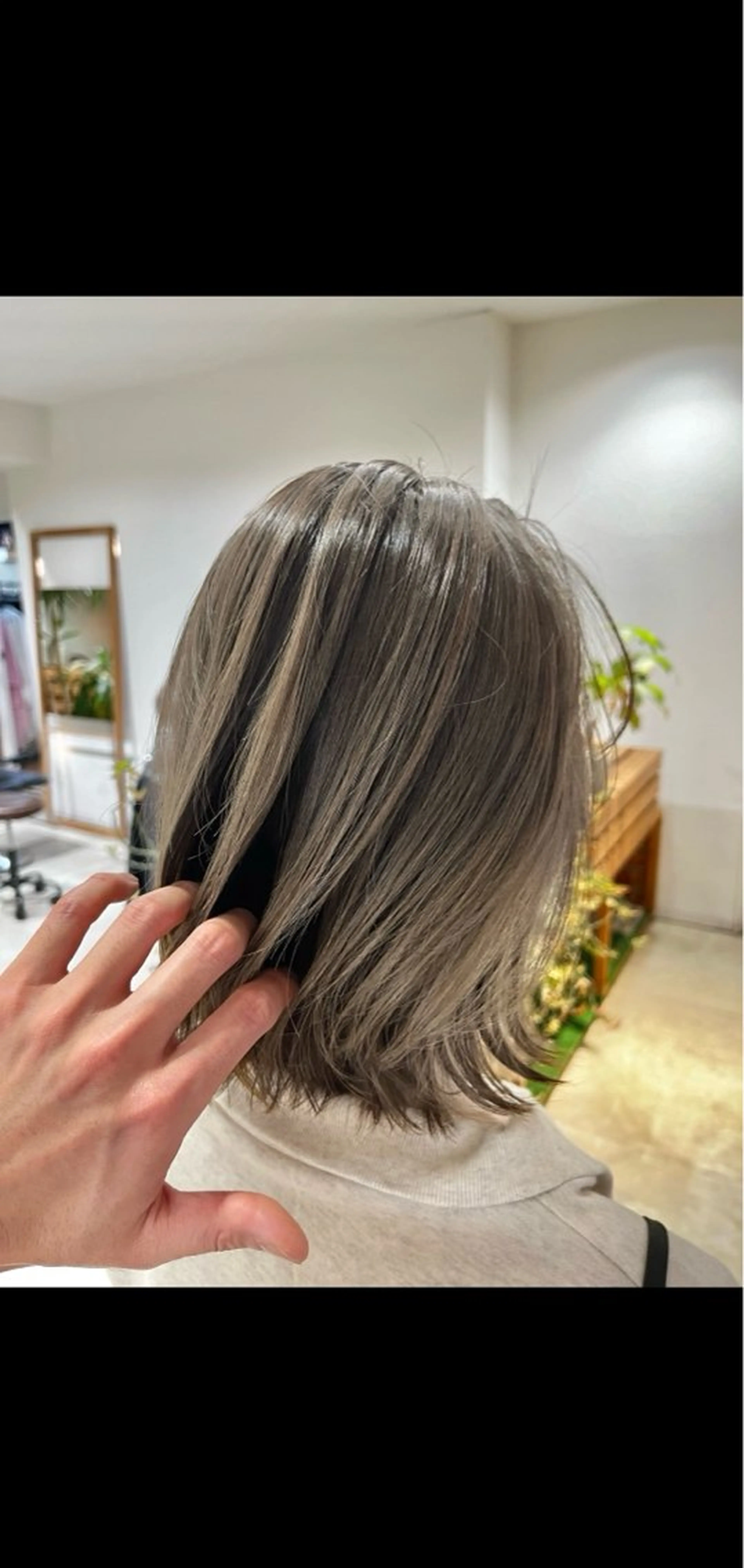 ミディアム レイヤーカット カット ヘアカラー hoNua. 栄/透明感カラーのヘアスタイル