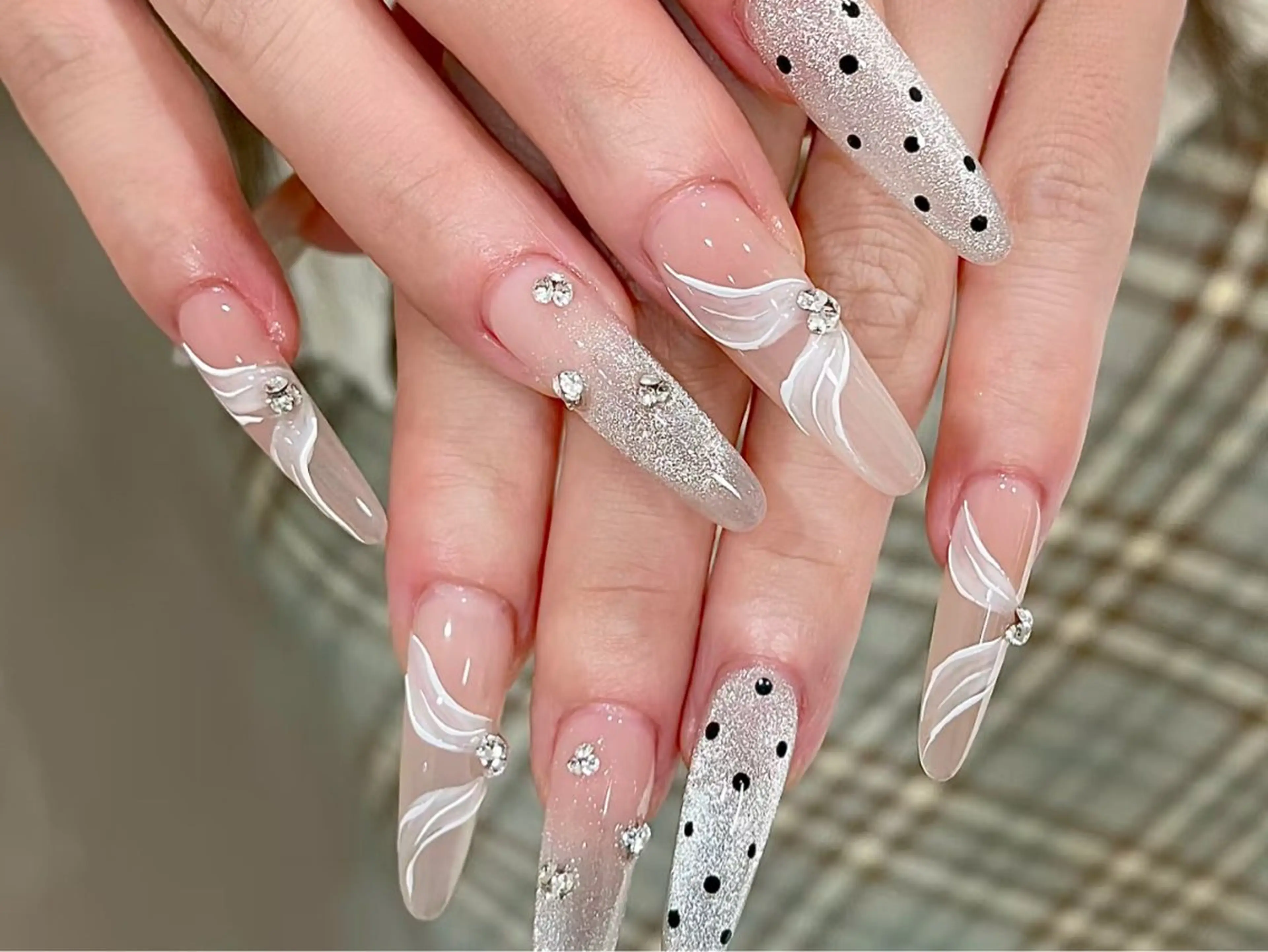 ネイル 成人式 韓国ネイル マグネットネイル ミラーネイル ハンドネイル ハンドケア cat‘s nail🐈‍⬛のネイルデザイン