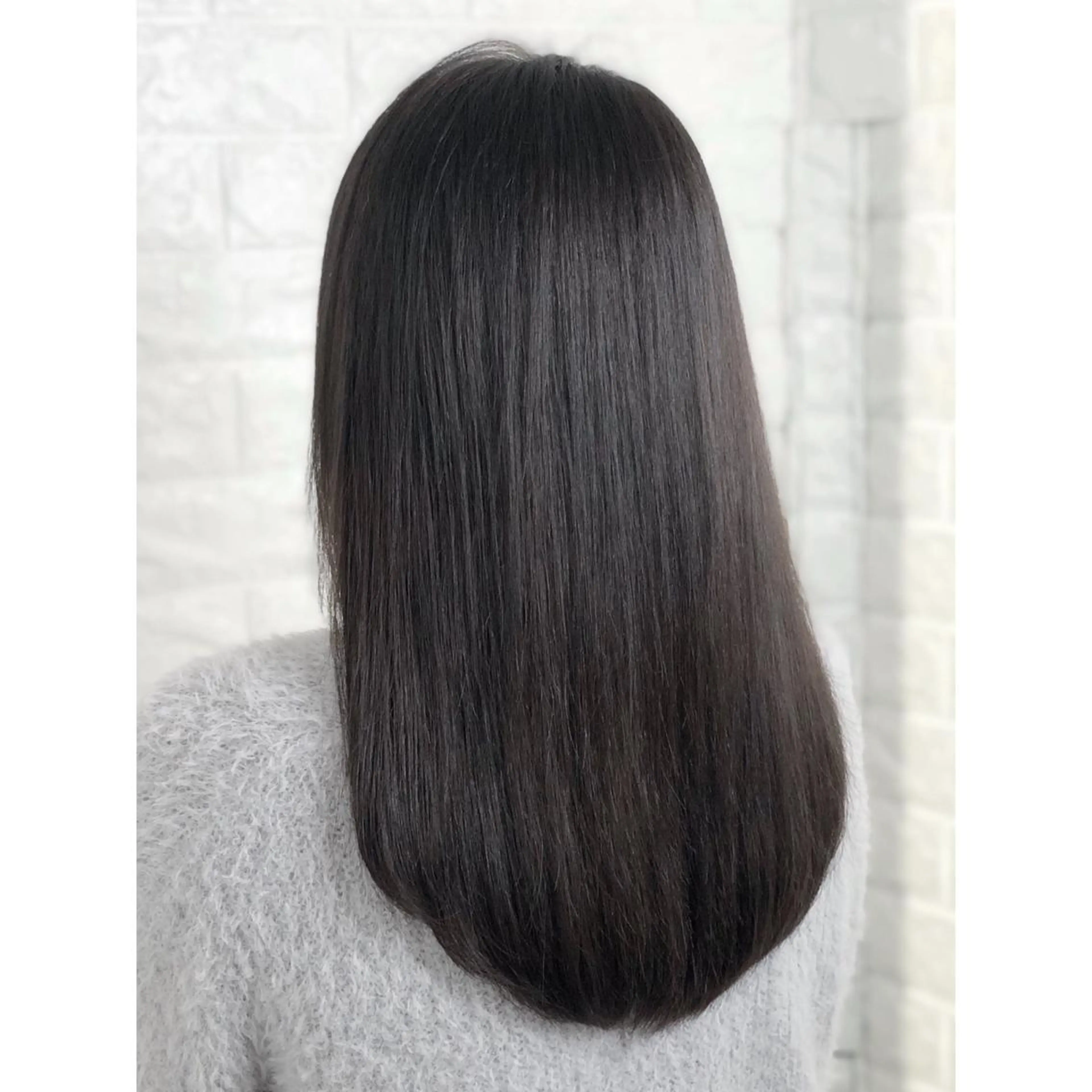 ミディアム カラー アッシュ アッシュブラウン ブラウンカラー 透明感カラー イルミナカラー KIZU 髪質改善 オカルト怪談のヘアスタイル