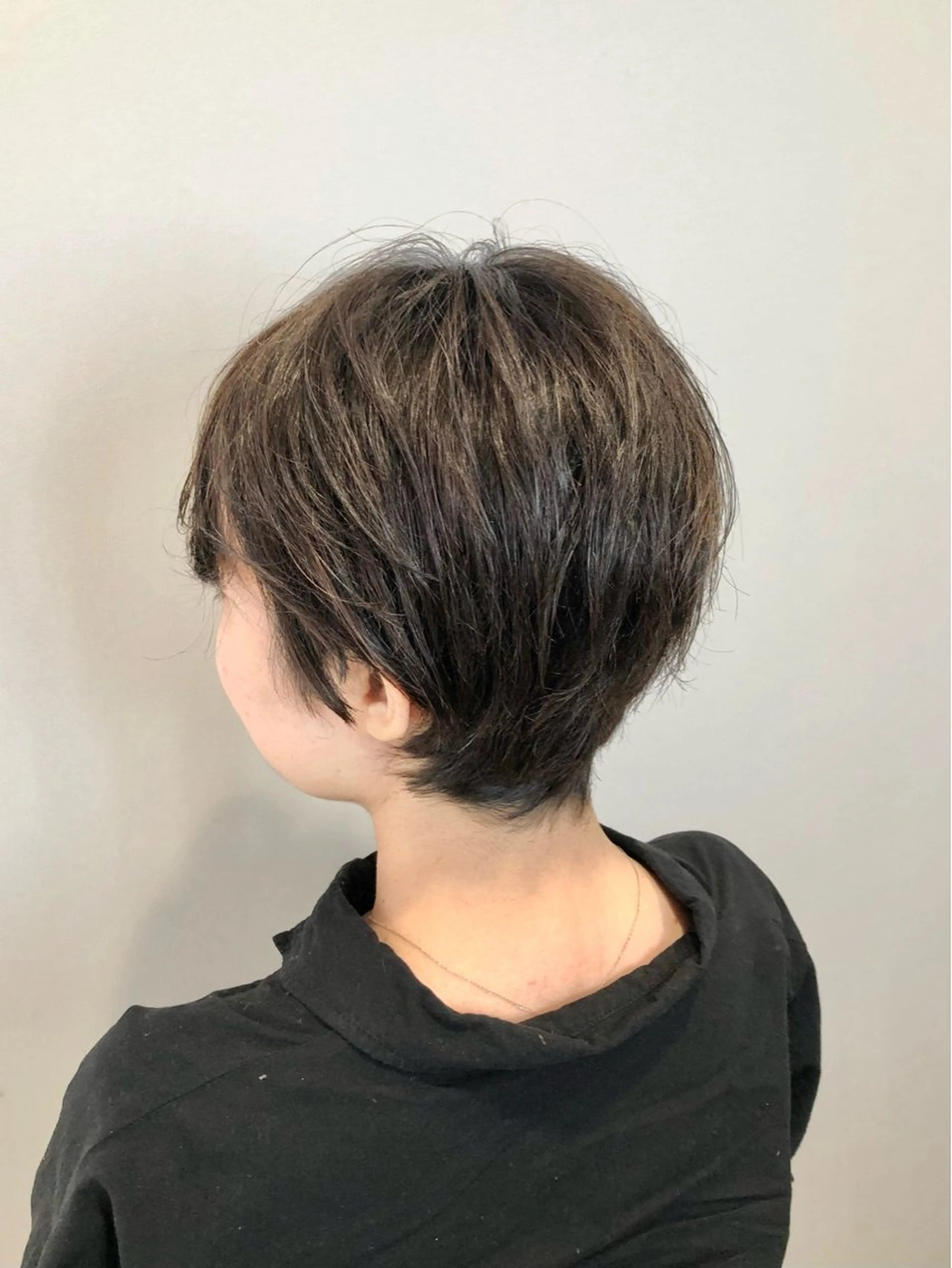 ショート カット ヘアカラー .zip by note所属・西田 愛華のヘアスタイル