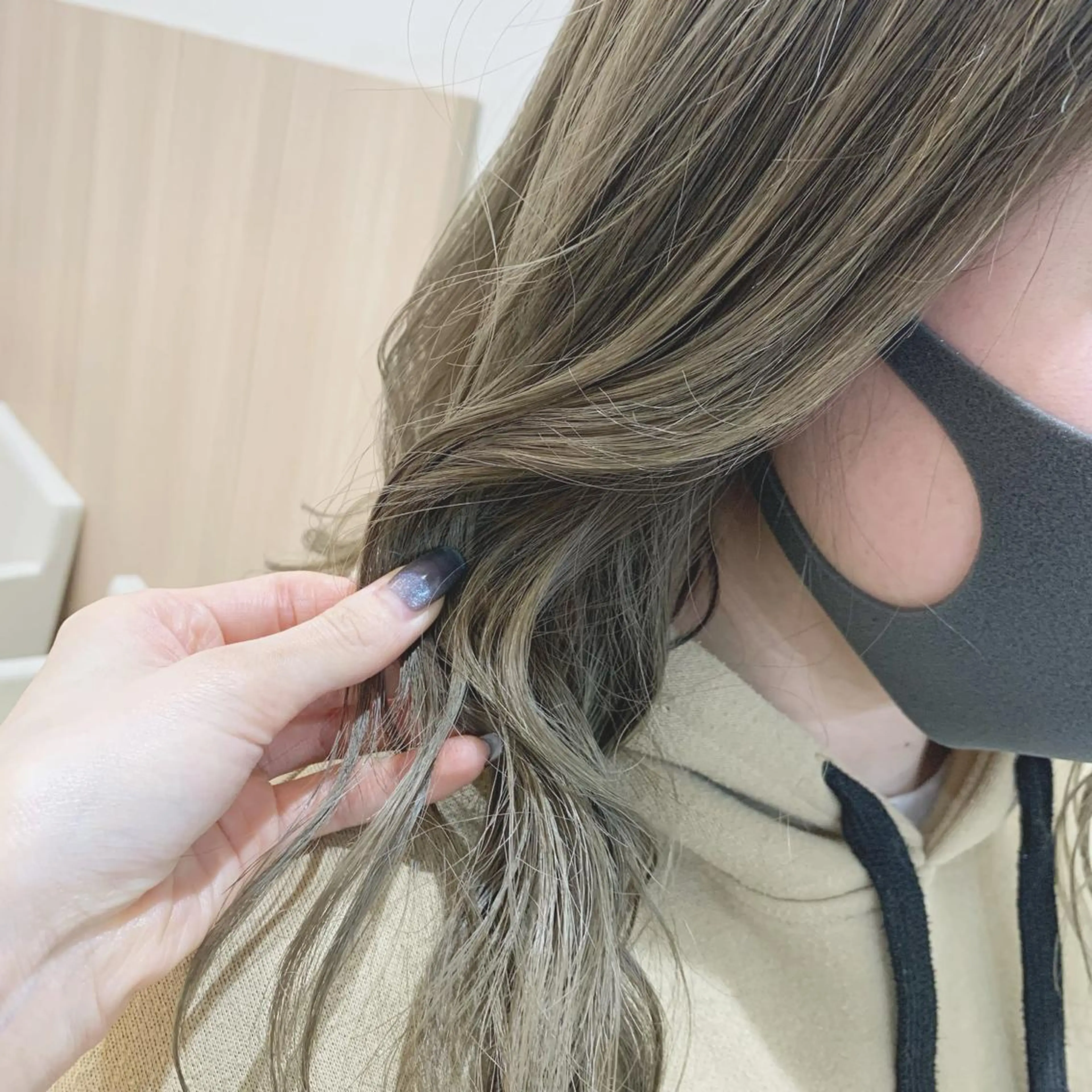 ロング カラー ヘアカラー トリートメント 店長ハイトーンカラー 柞山史奈のヘアスタイル