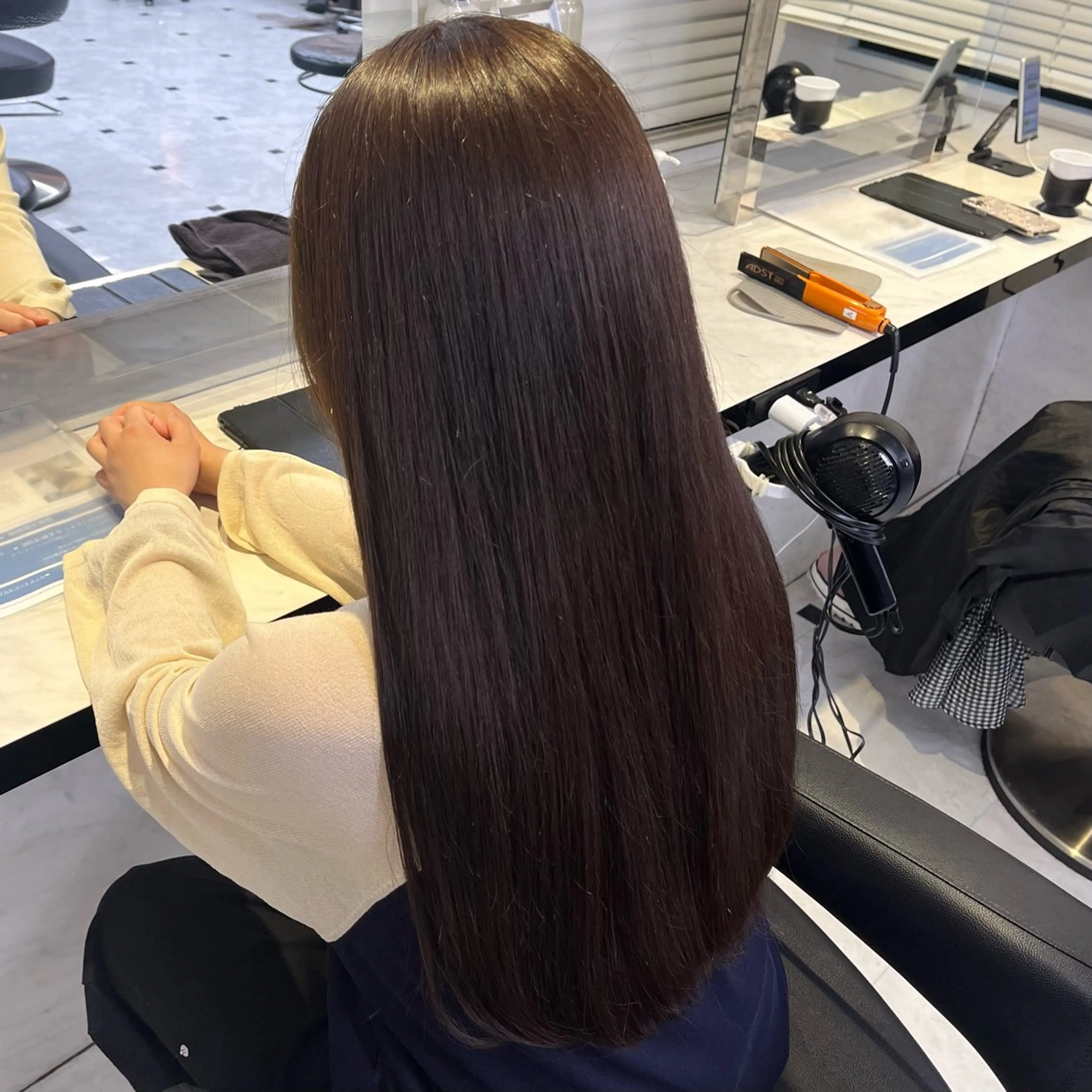 セミロング カラー ヘアアレンジ 🍒透明感カラー🌨 🥕ハイトーンカラーのヘアスタイル