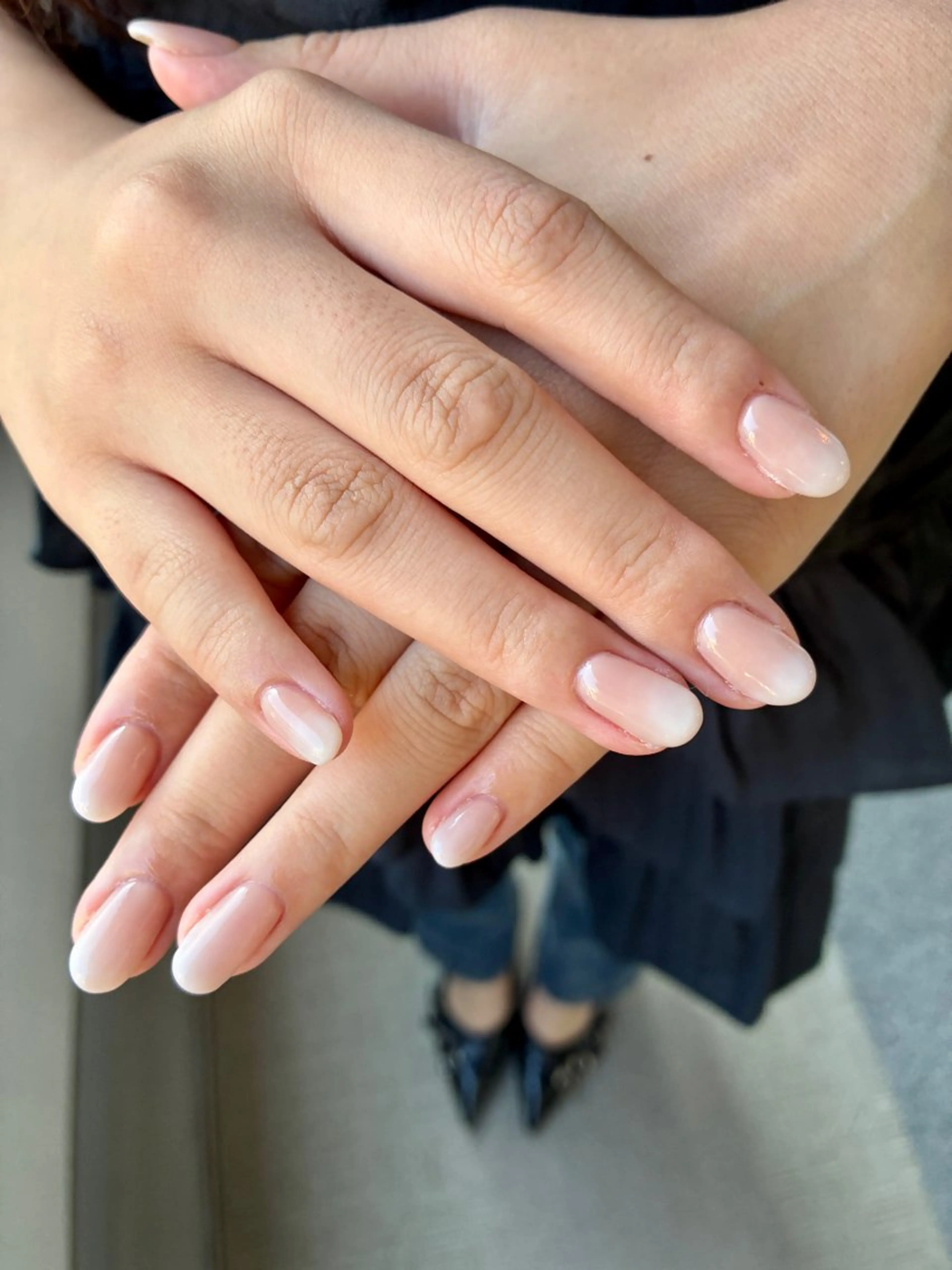 ネイル グラデーション ホワイト ハンドネイル nue所属・nue ひなたのネイルデザイン