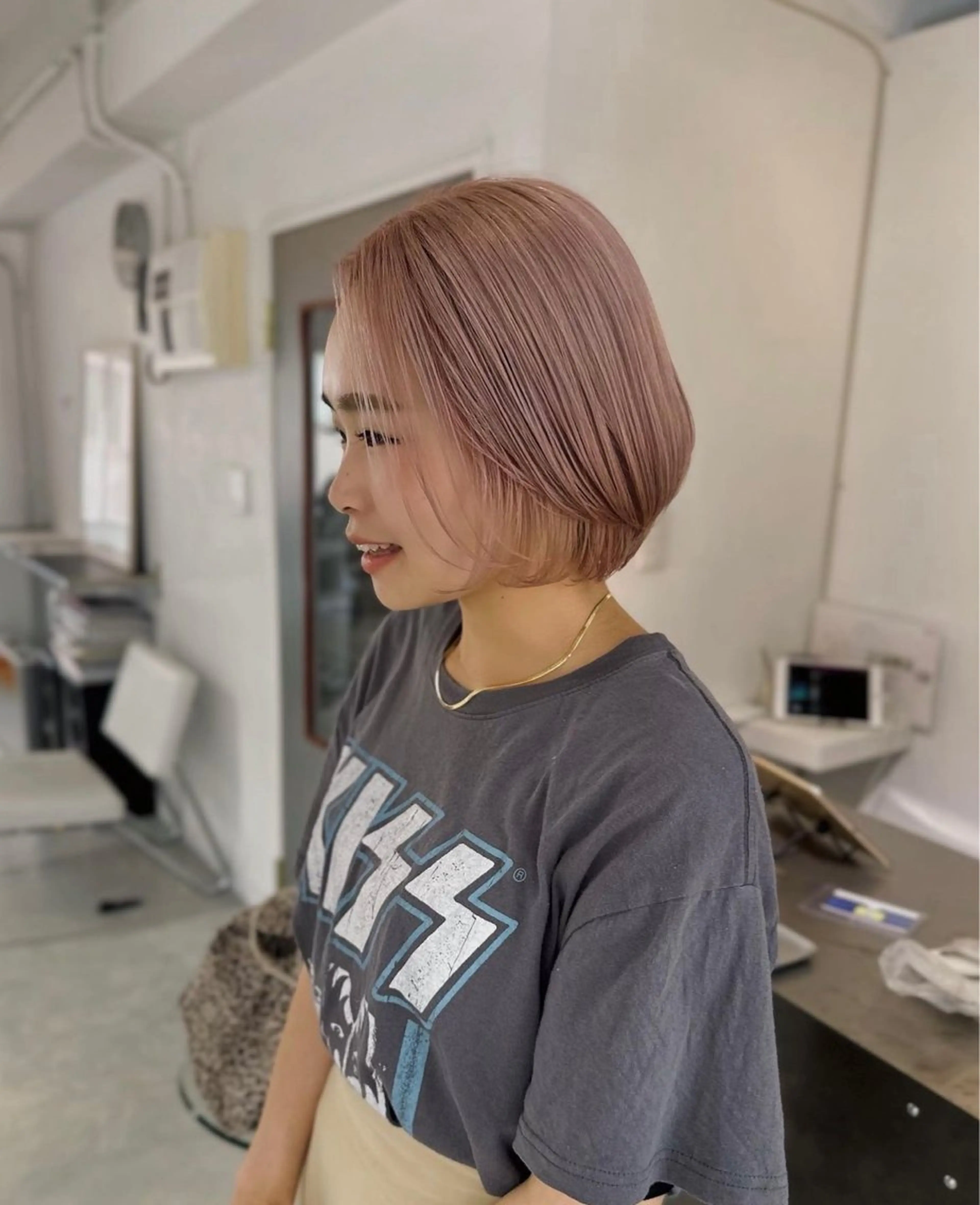 ショート カラー 束所属・毛流れセンターパート Sakiのヘアスタイル
