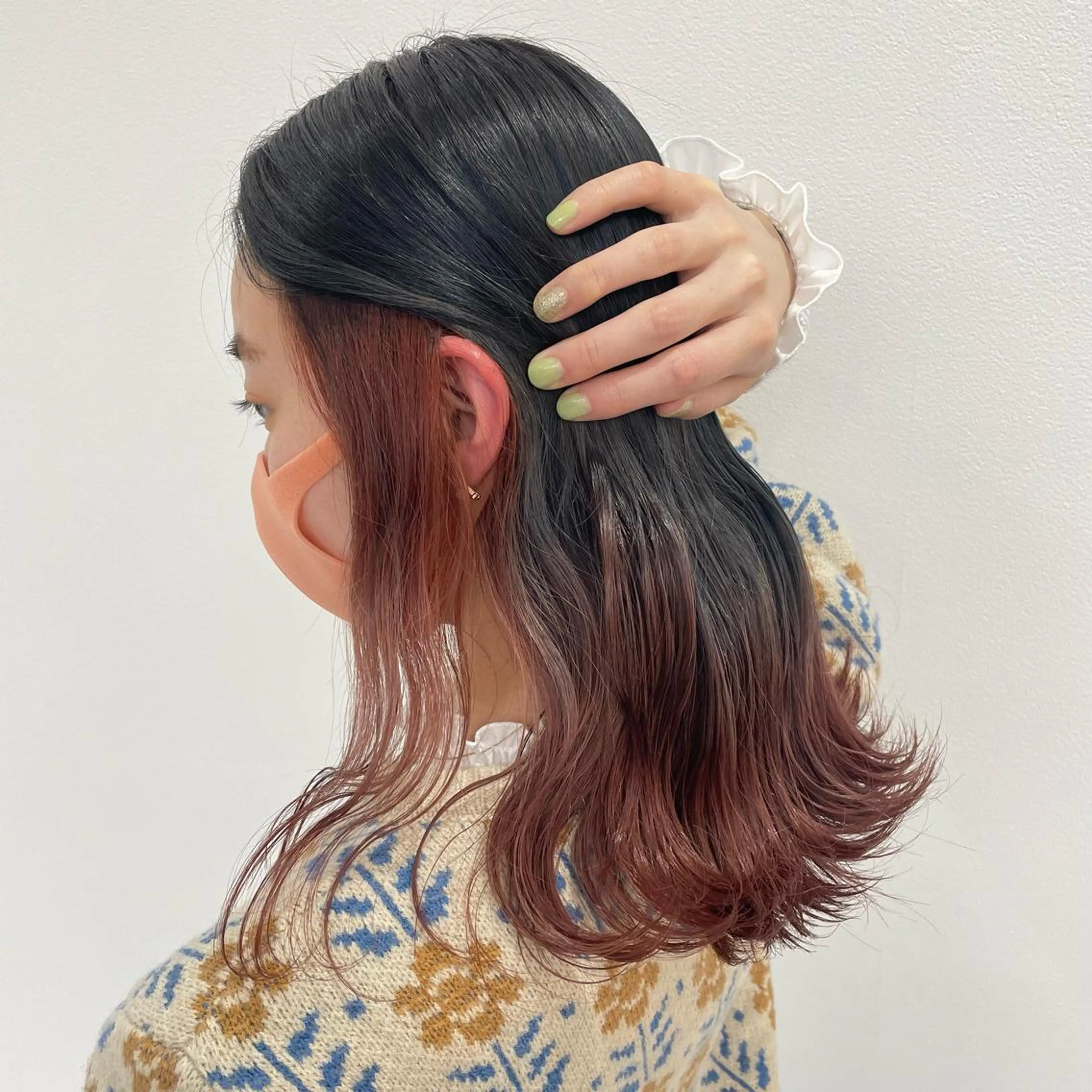 カラー ブリーチ・縮毛矯正 ハイトーン・三島佳音のヘアスタイル
