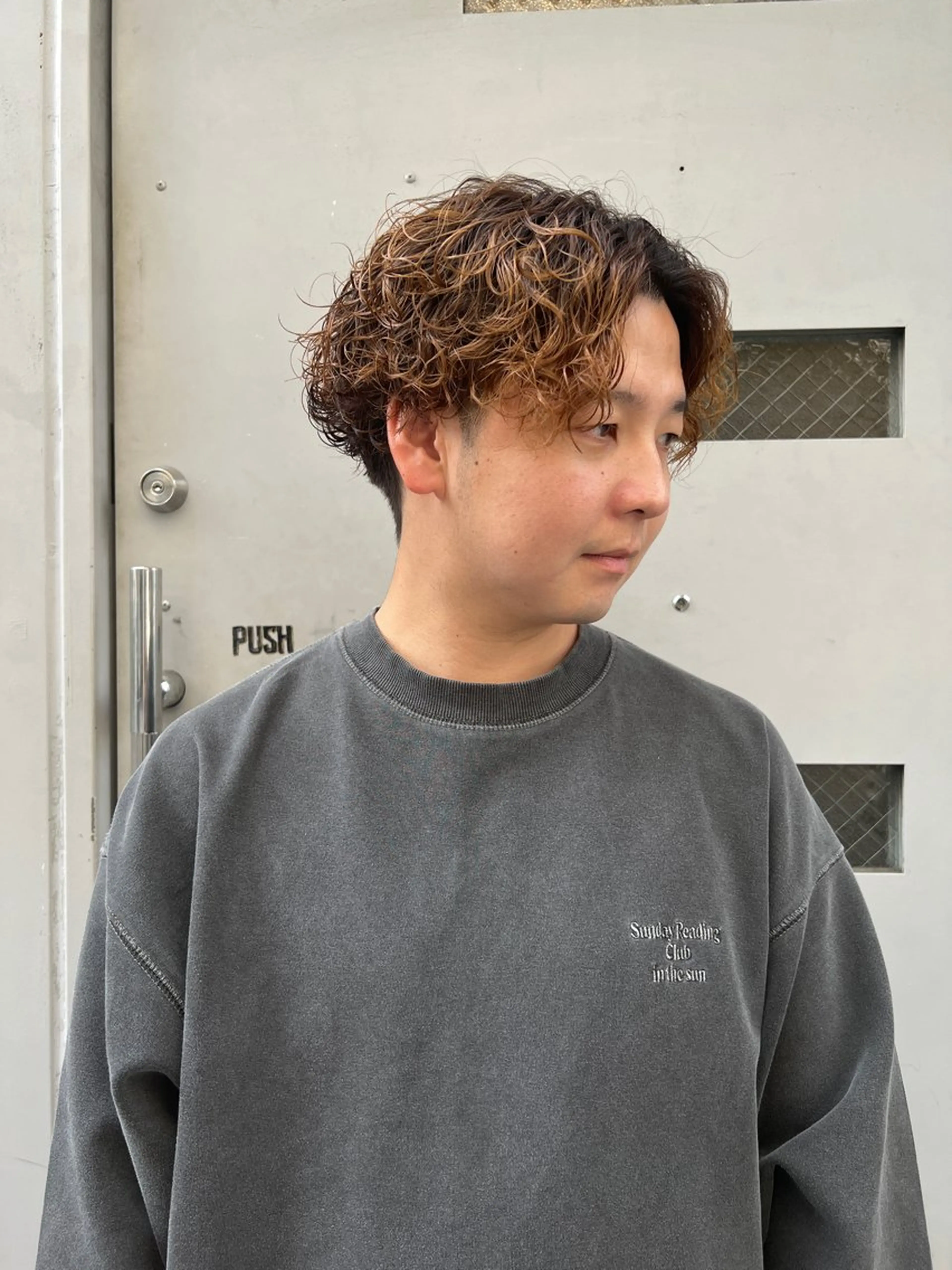 パーマ メンズ センターパート 大阪メンズハイトーン /スパイキー/RAIのヘアスタイル