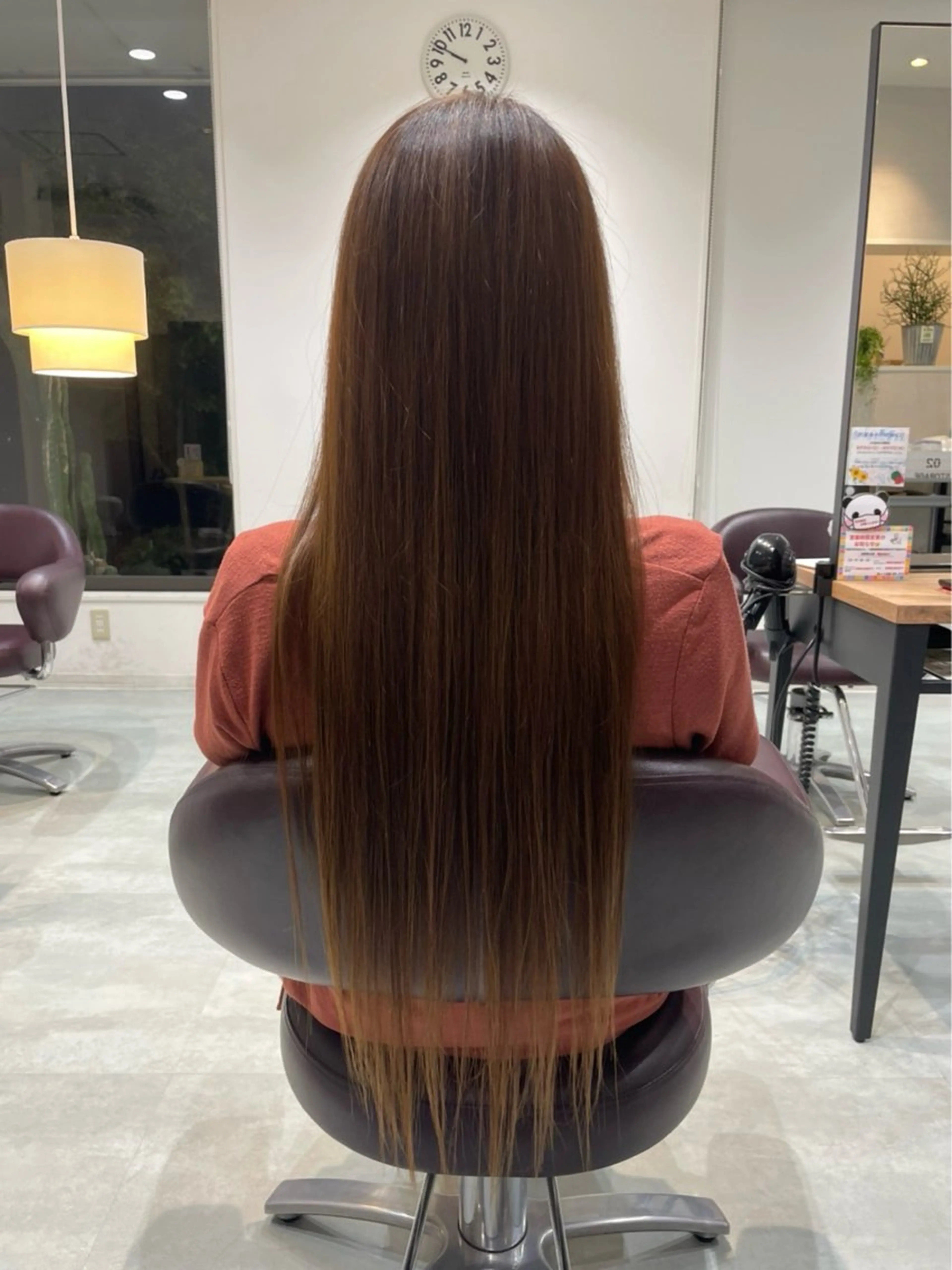 ロング Aile所属・酸性ストレート／カラ ー/山下高明のヘアスタイル