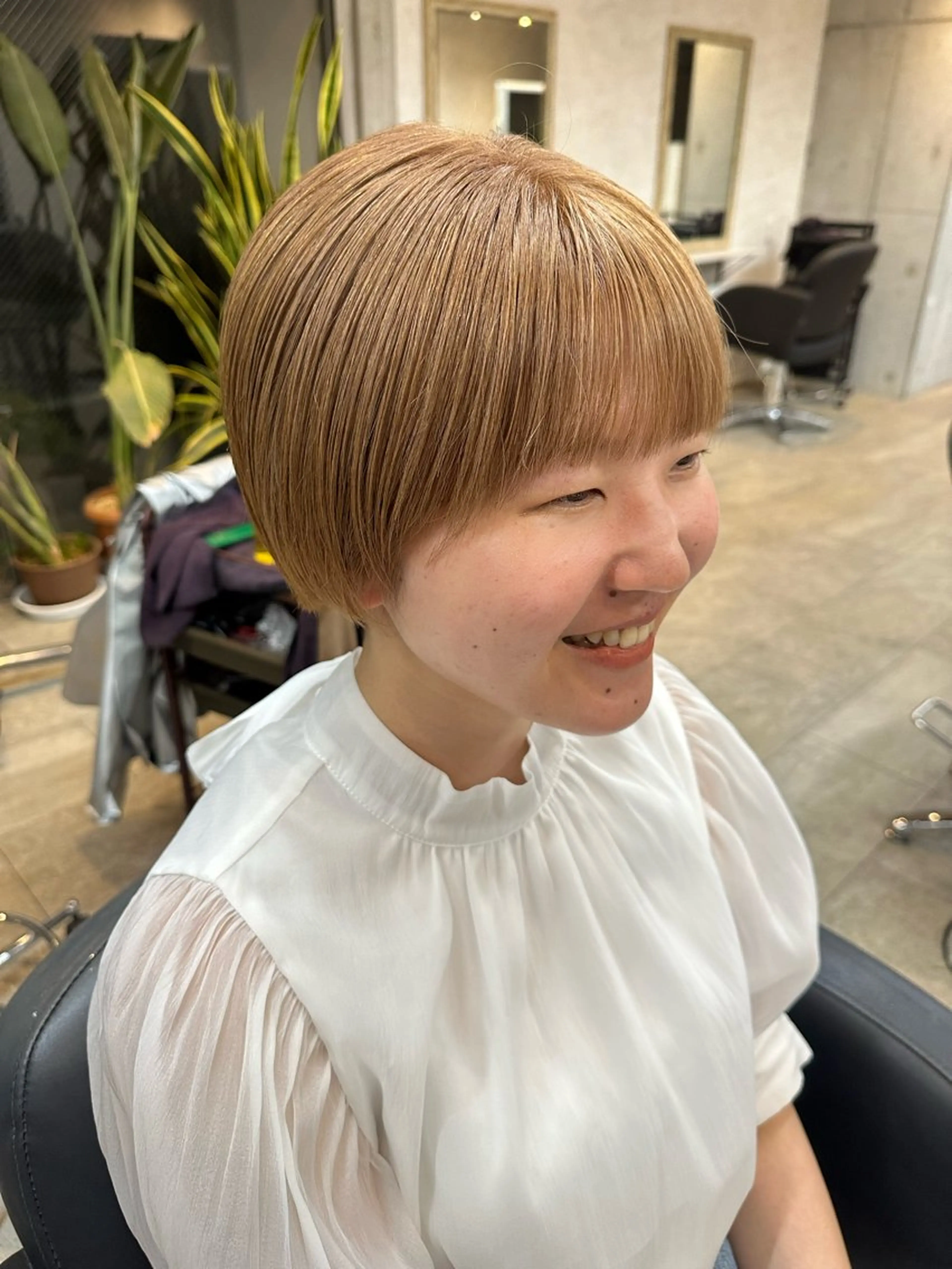 ショート カラー カット ヘアカラー 女性に人気♪ はやしほのかのヘアスタイル