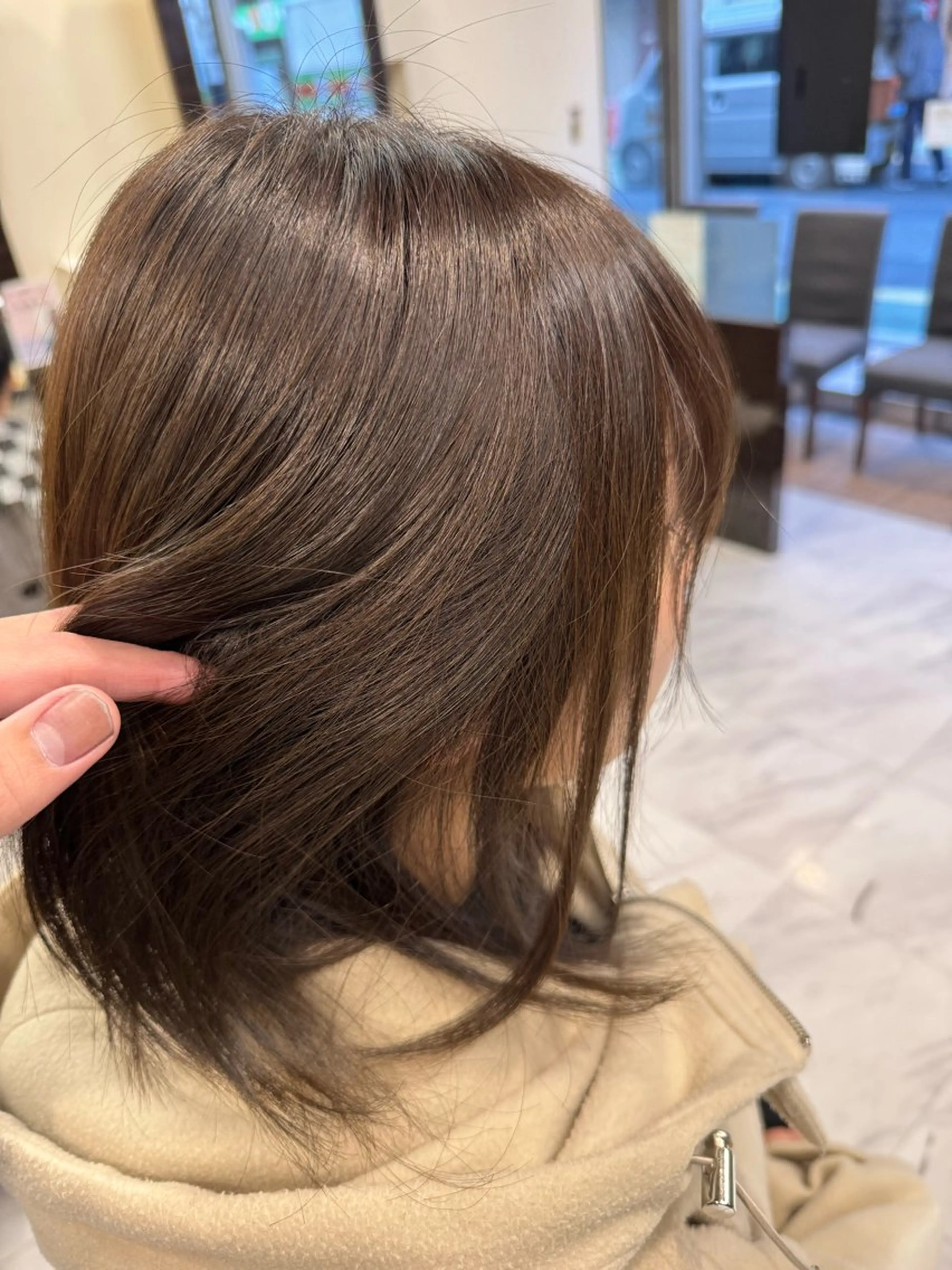 ミディアム カラー ヘアアレンジ 切りっぱなしボブ アッシュ アッシュブラウン ブリーチ ブラウンカラー カット ヘアカラー トリートメント 目黒 碧人のヘアスタイル