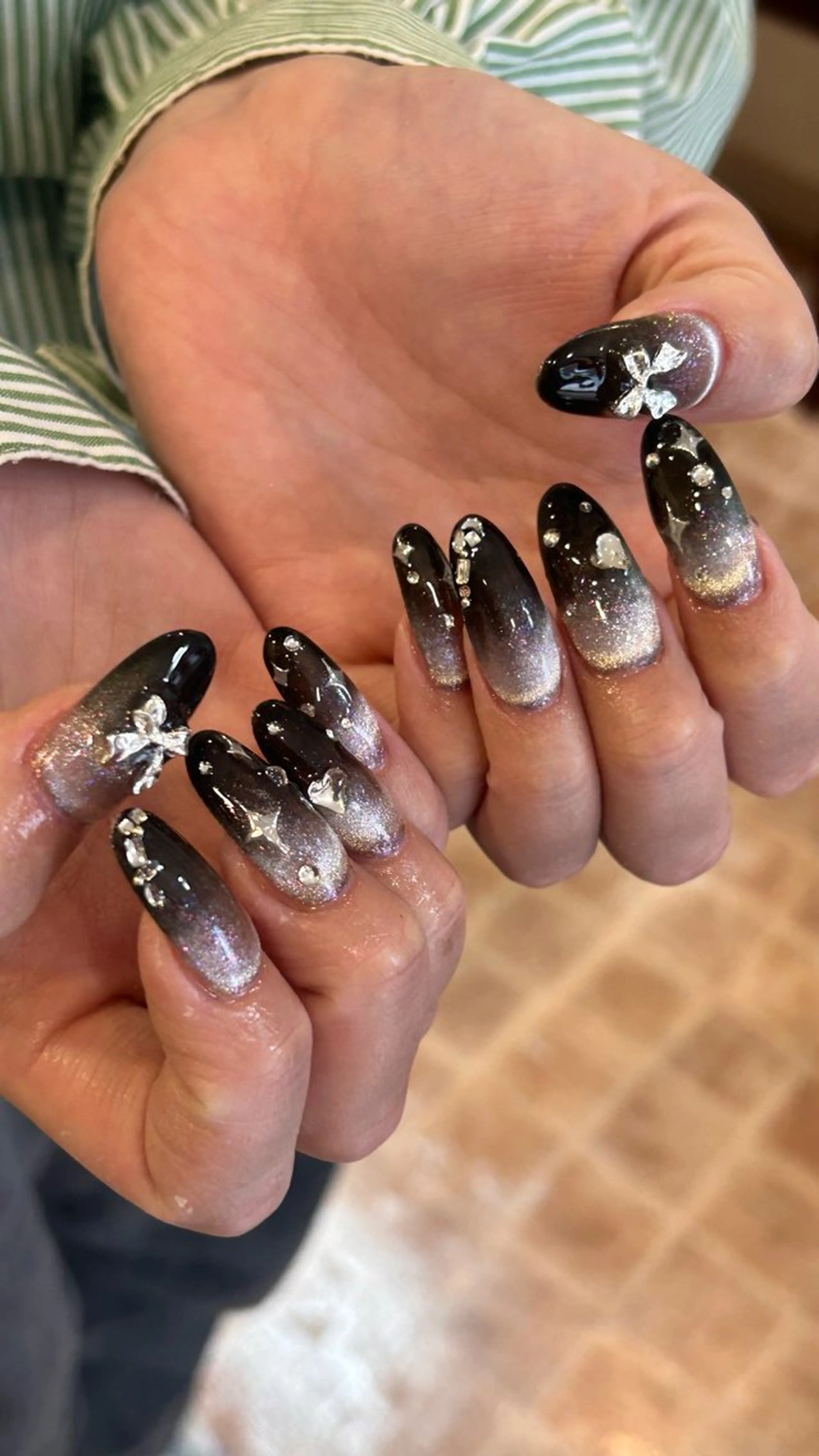 ネイル グラデーション キラキラネイル マグネットネイル ハンドネイル sun.lino所属・小野寺 千尋のネイルデザイン