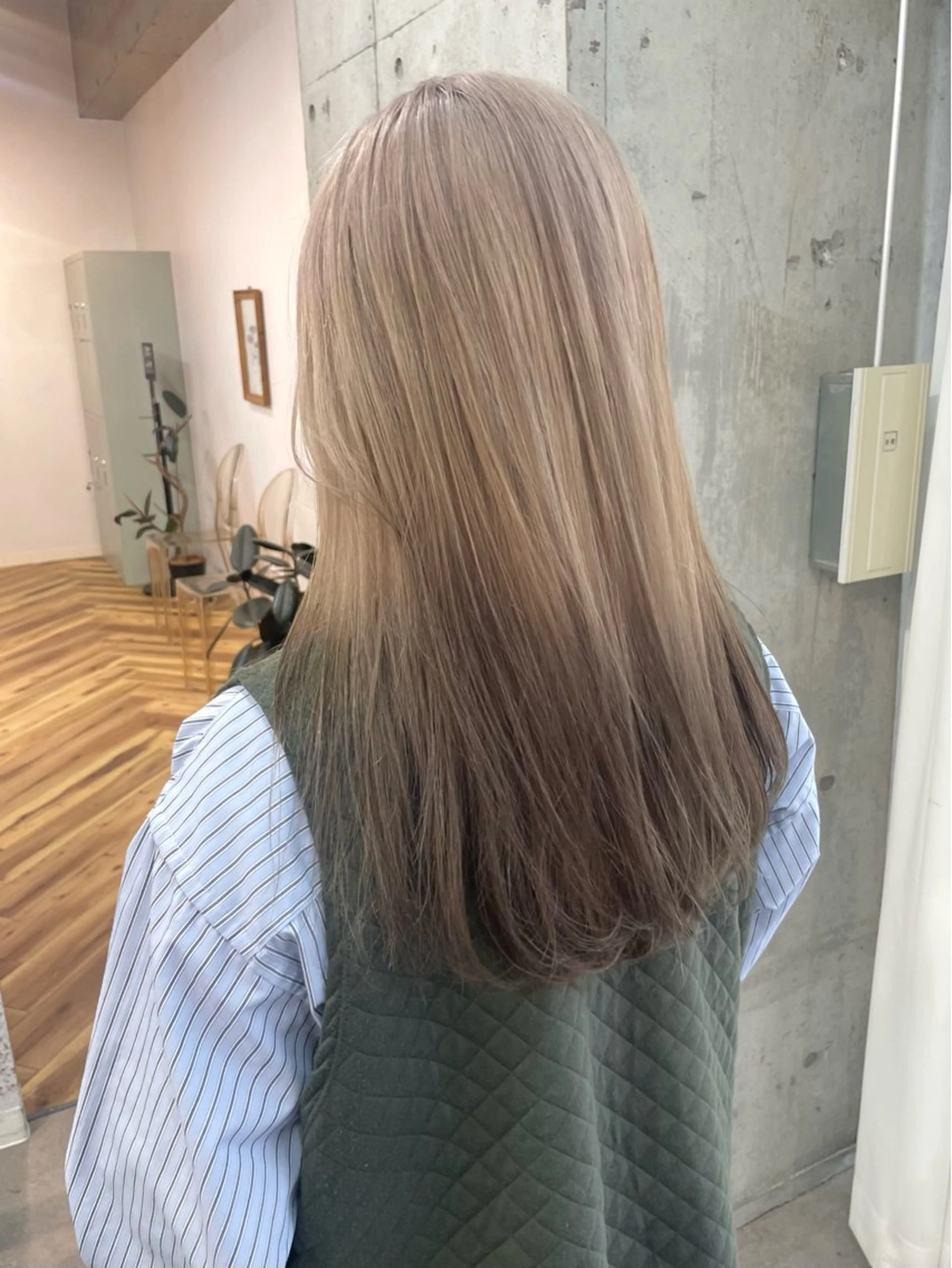 ロング カラー ブラウンカラー ヘアカラー lani hair salon所属・SHOTO ハイトー ン/デザインカラーのヘアスタイル