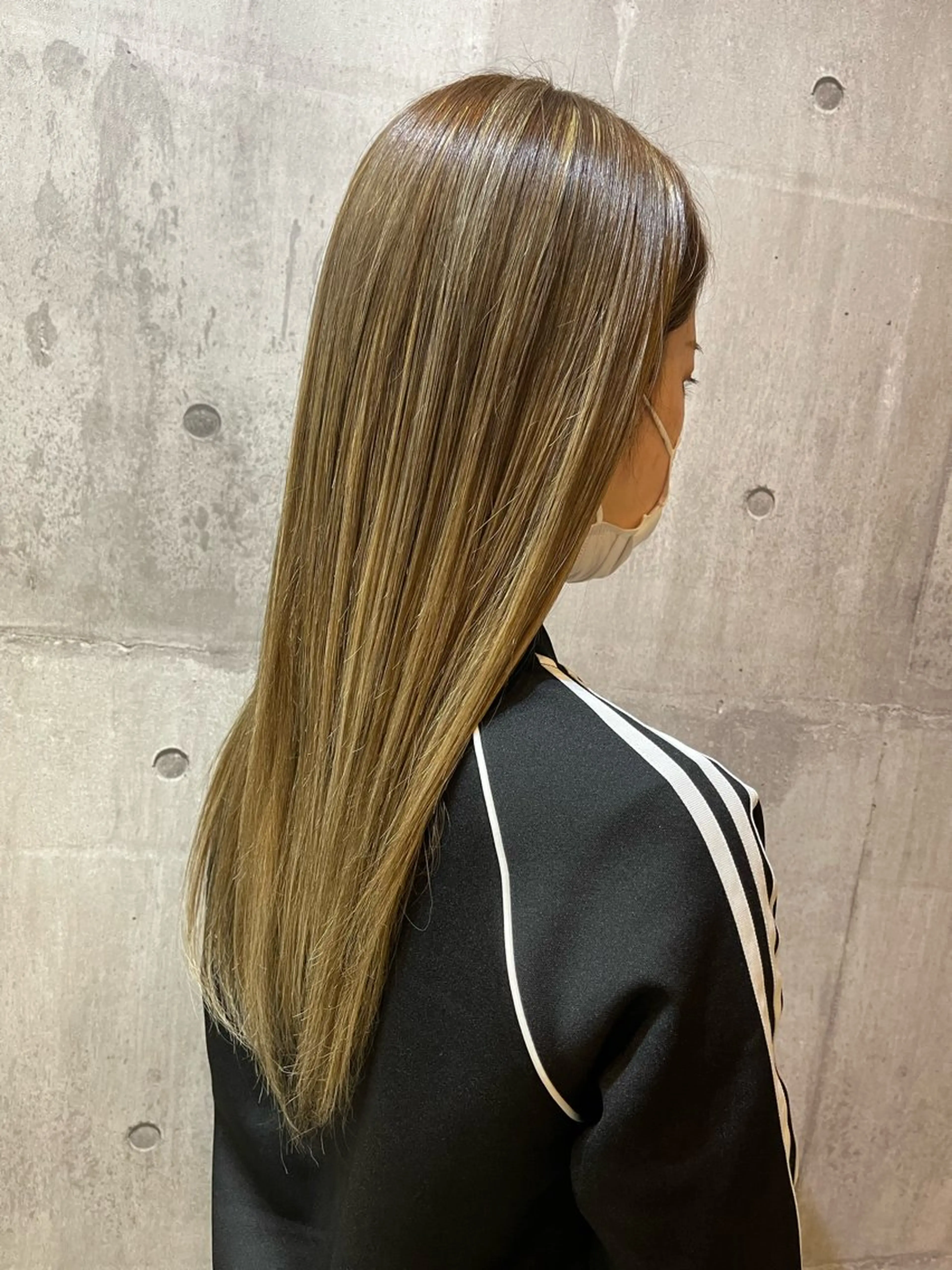 カラー ブリーチ 透明感カラー ヘアカラー トリートメント アールラーゴ所属・宮島 華湖のヘアスタイル