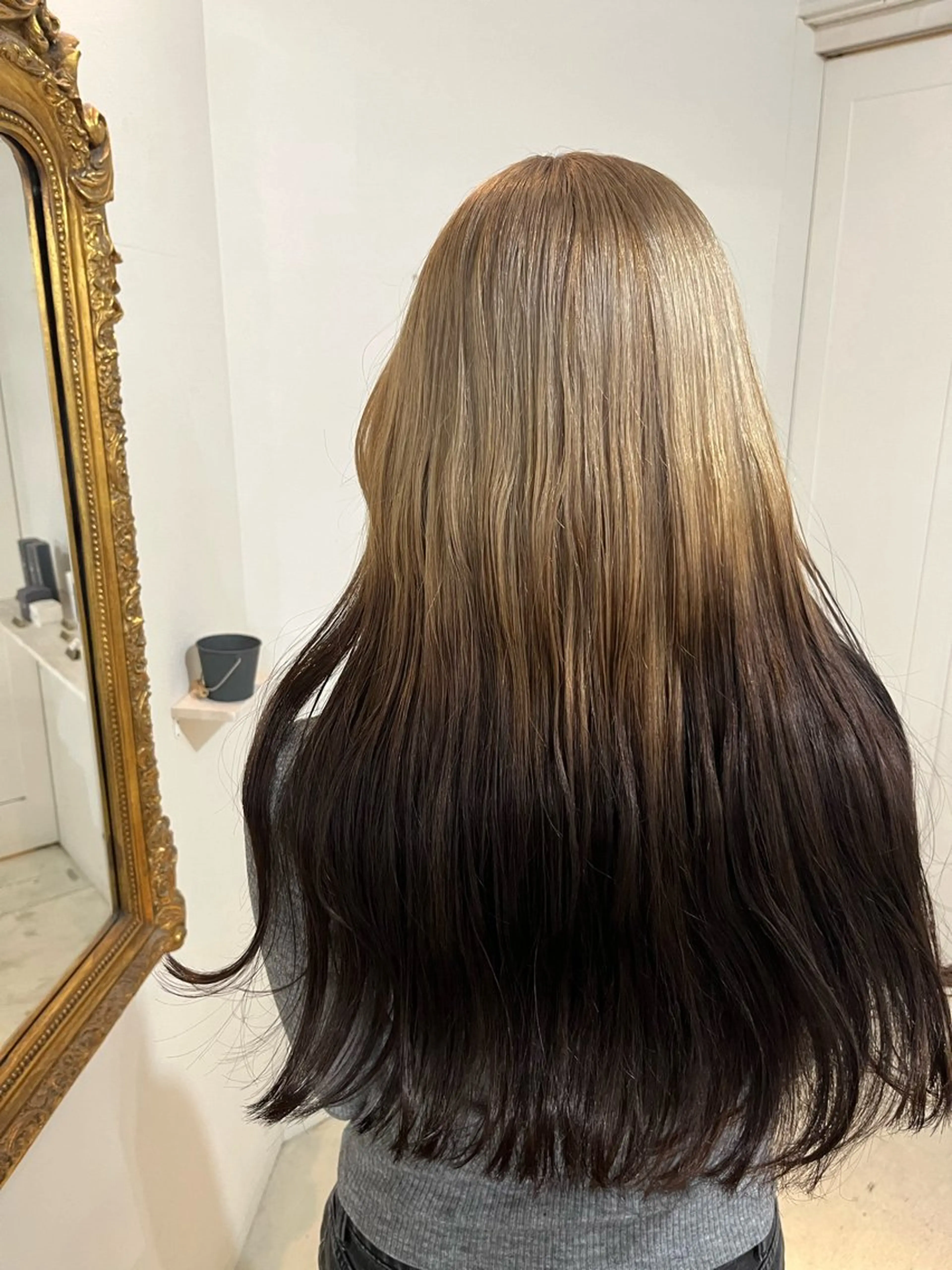 ロング ヘアカラー 🩶ハイトーン🖤 URARAのヘアスタイル