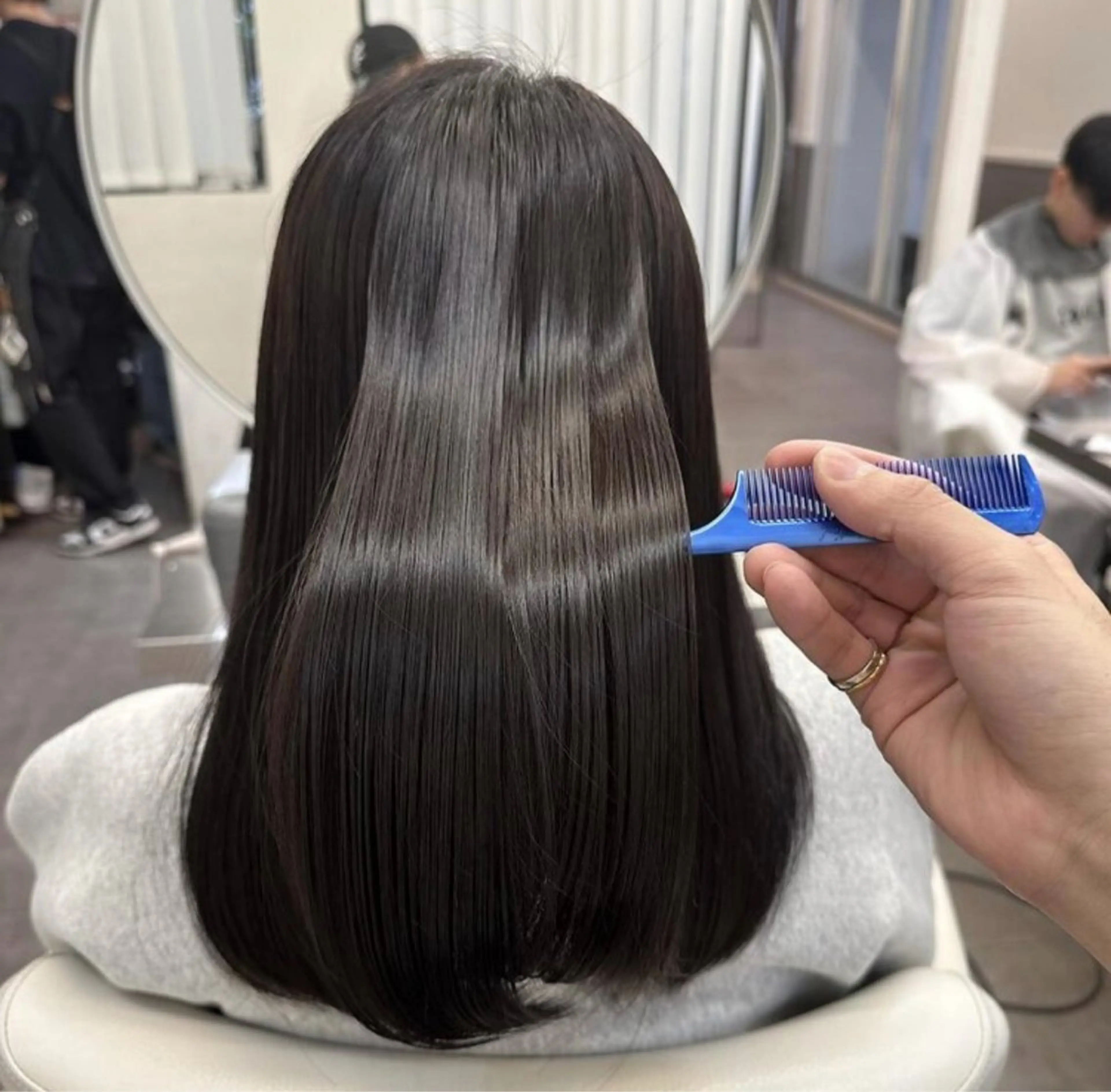 セミロング 髪質改善 トリートメント YUUKI/艶カラー レイヤーカットのヘアスタイル