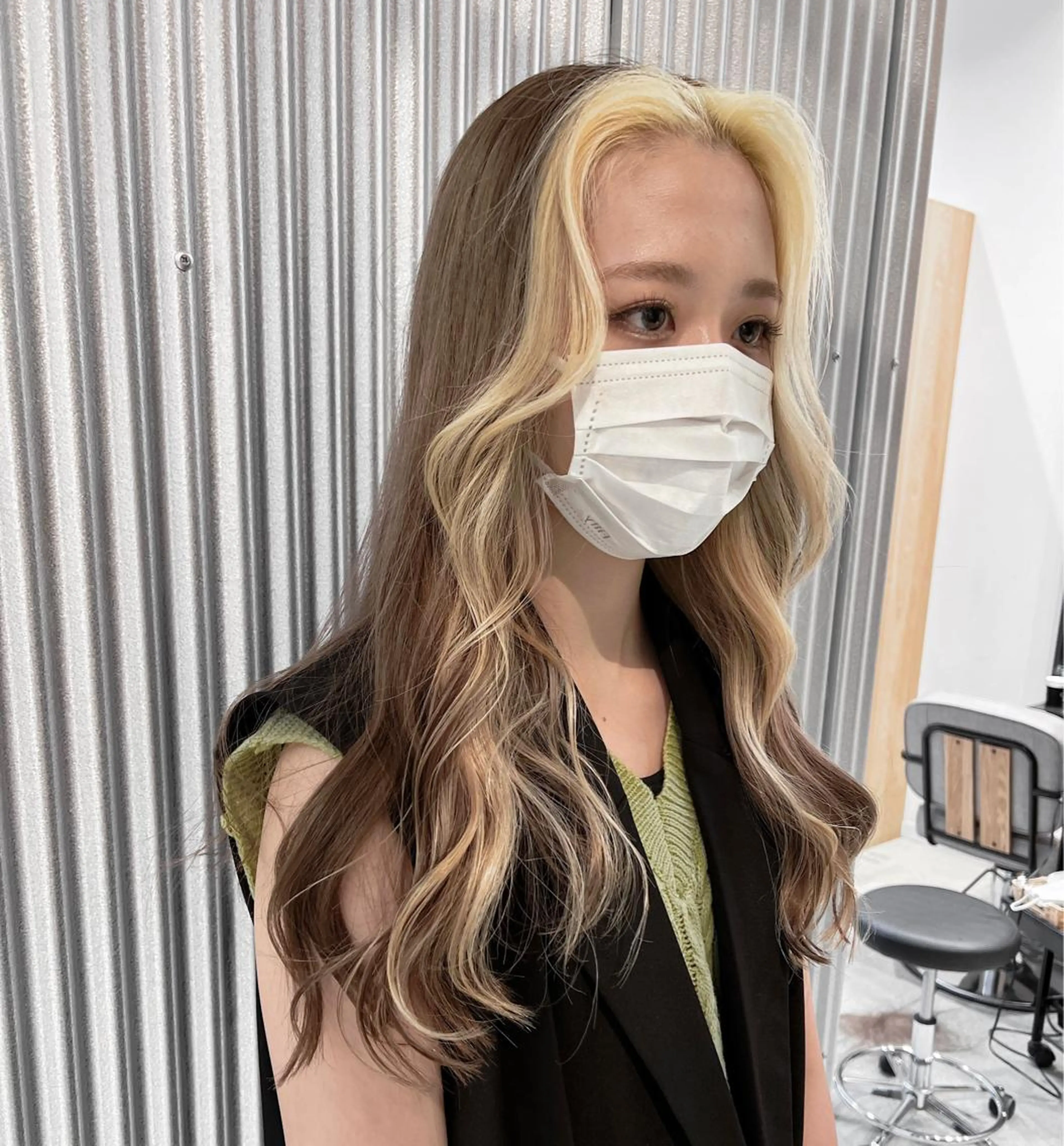 ロング カラー ミストバング 抜きっぱなしブロンド  フェイスフレーミング カット ヘアカラー トリートメント ally hairsalon所属・Emi .のヘアスタイル