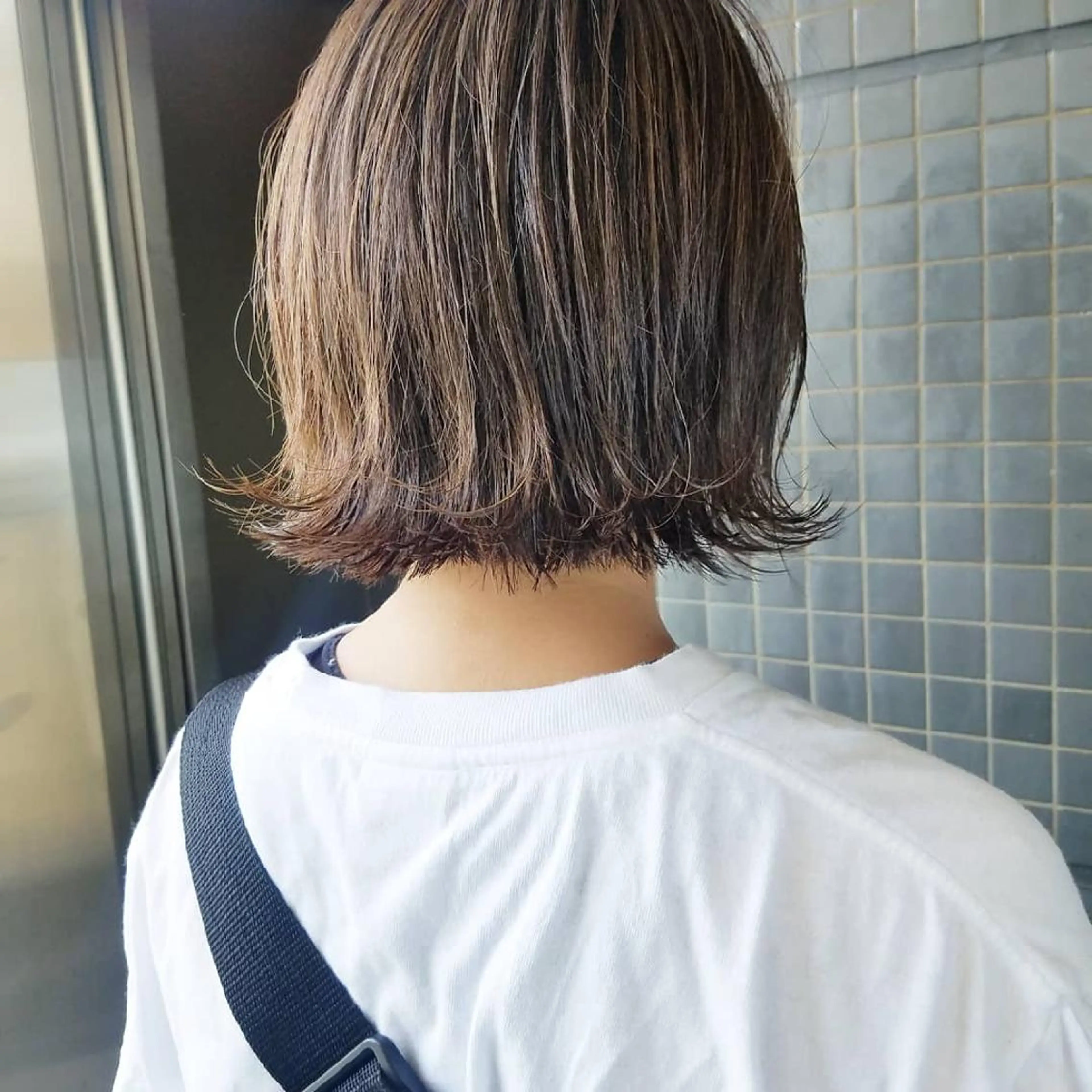 ショート カラー 切りっぱなしボブ ボブ iplus✴ まつげ、眉毛、耳つぼのマツエク・マツパデザイン