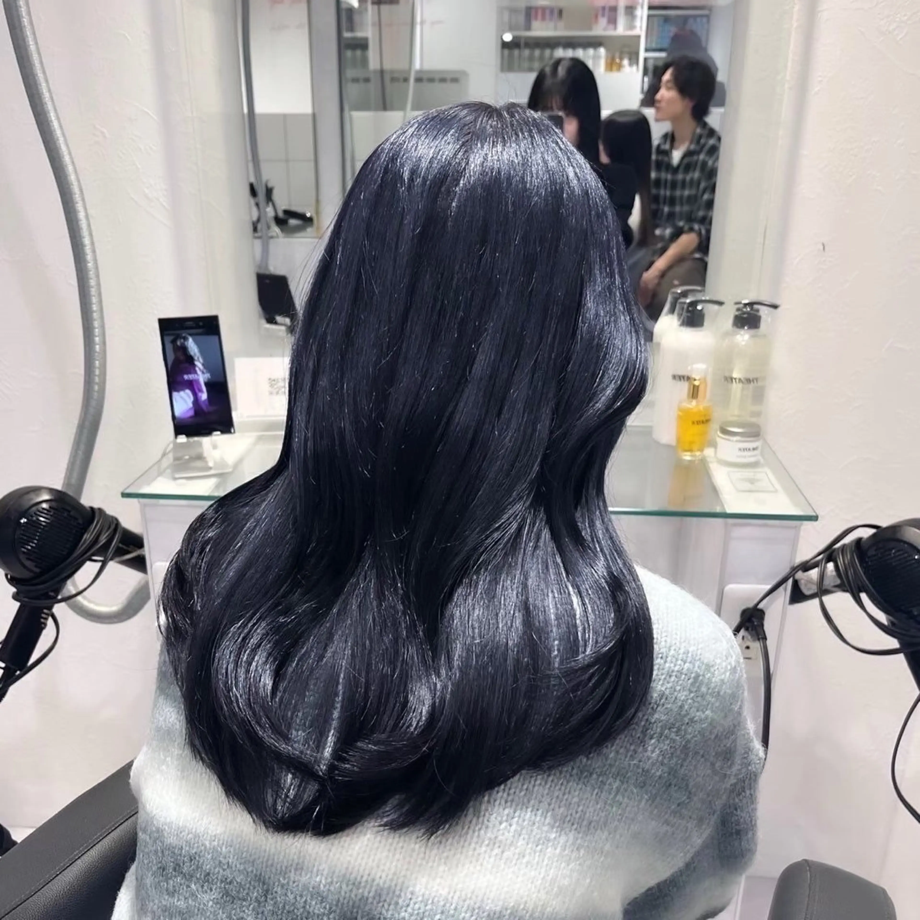 セミロング ヘアカラー 大人っぽ透明感暗髪 🤍shio🤍のヘアスタイル