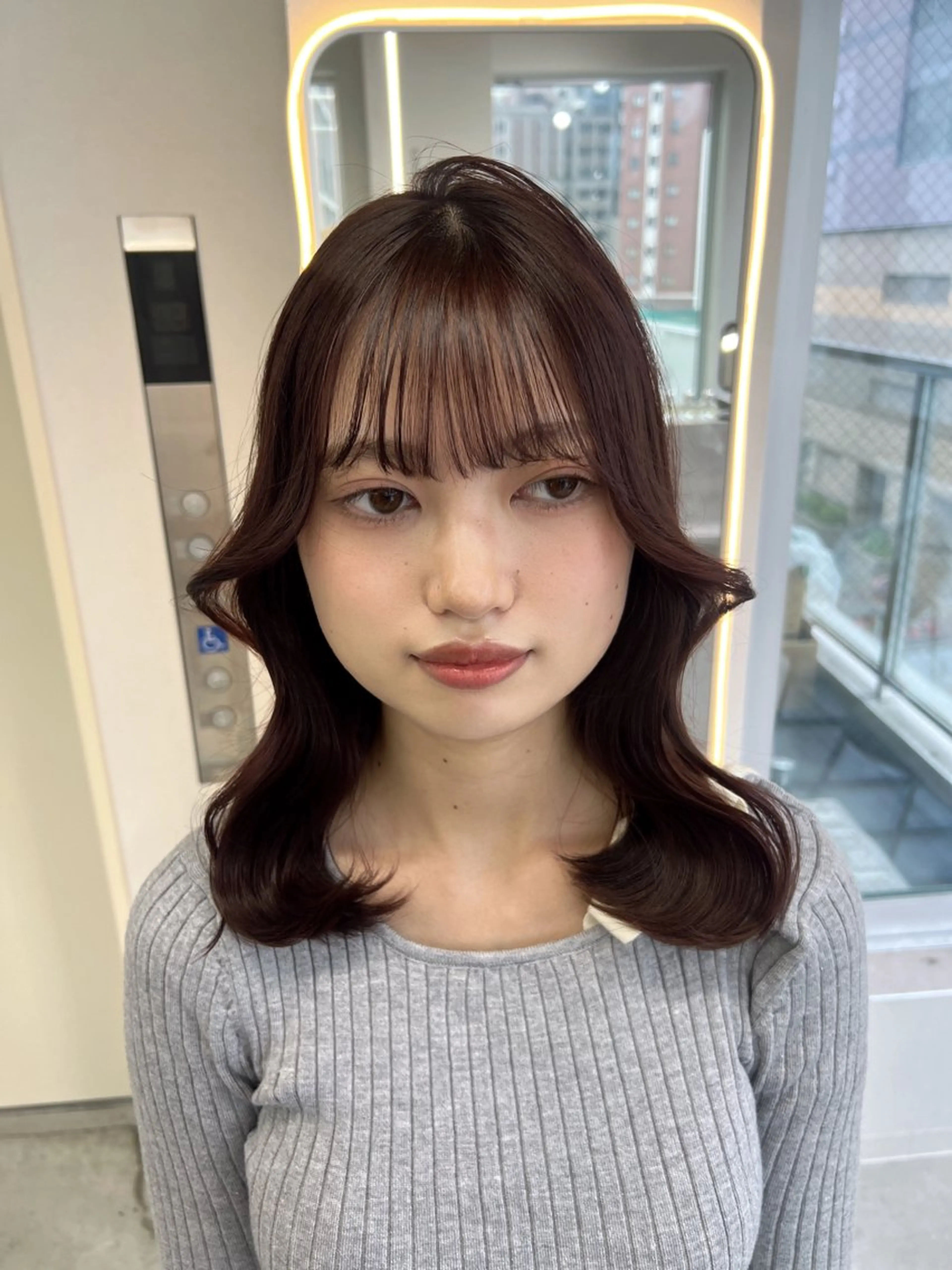 ミディアム ヘアカラー maya レイヤーカットのヘアスタイル