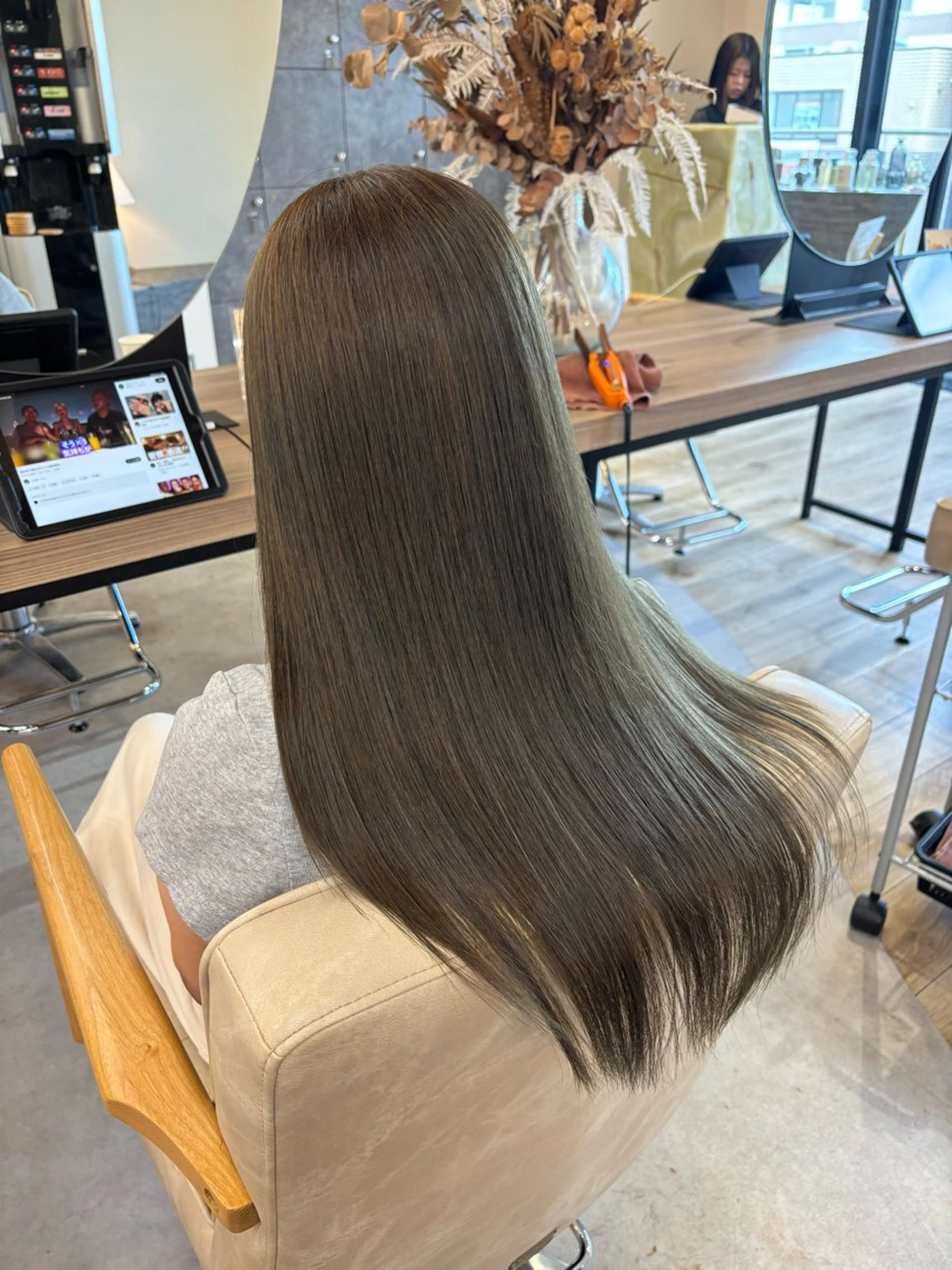 【ミニモ限定価格】⭐️明るくしたい方必見⭐️ブリーチ無しダブルカラー⭐️ダメージレスに透明感出したい方におすすめです👌の写真