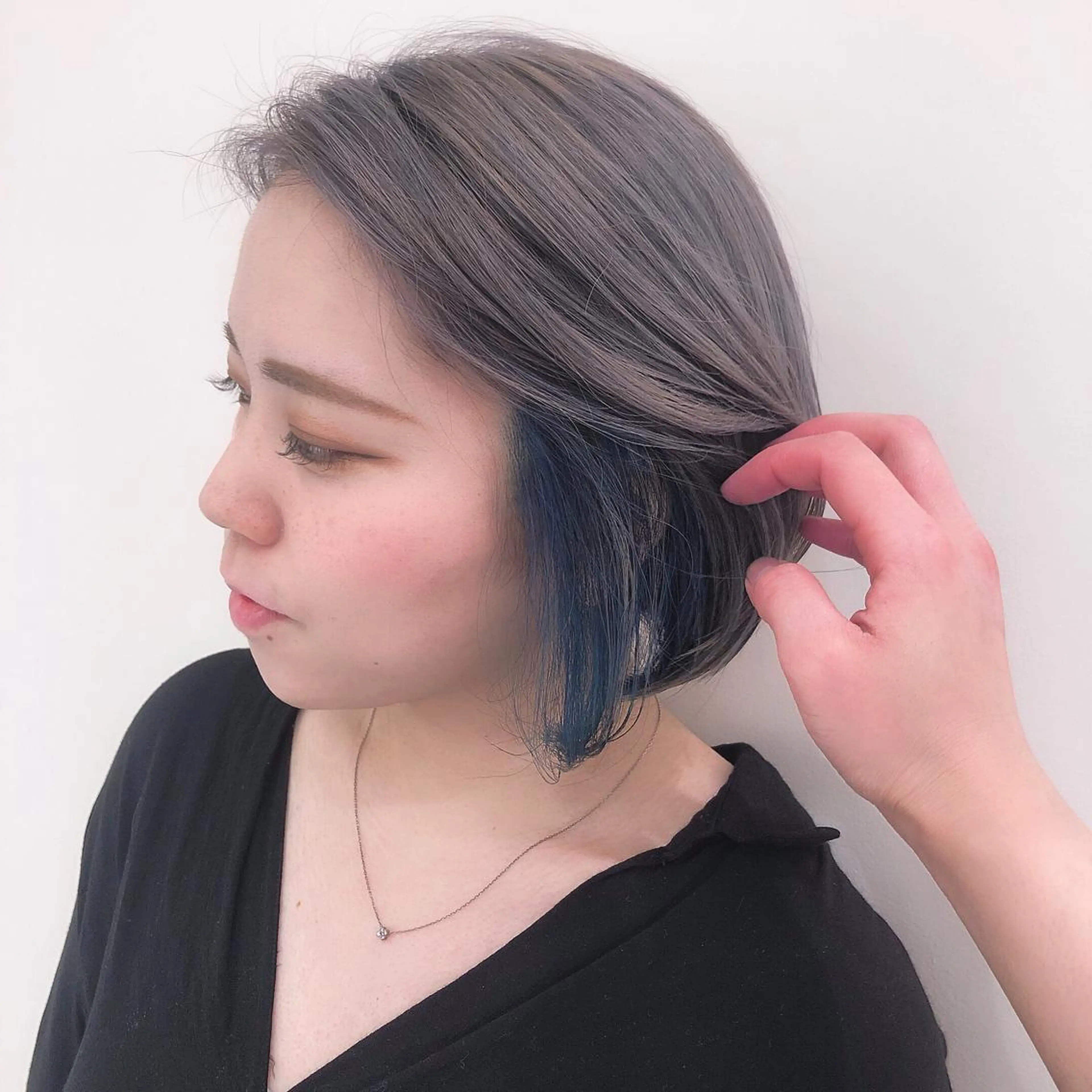 ショート カラー 野村 さなみ✨ぱっつんボブのヘアスタイル