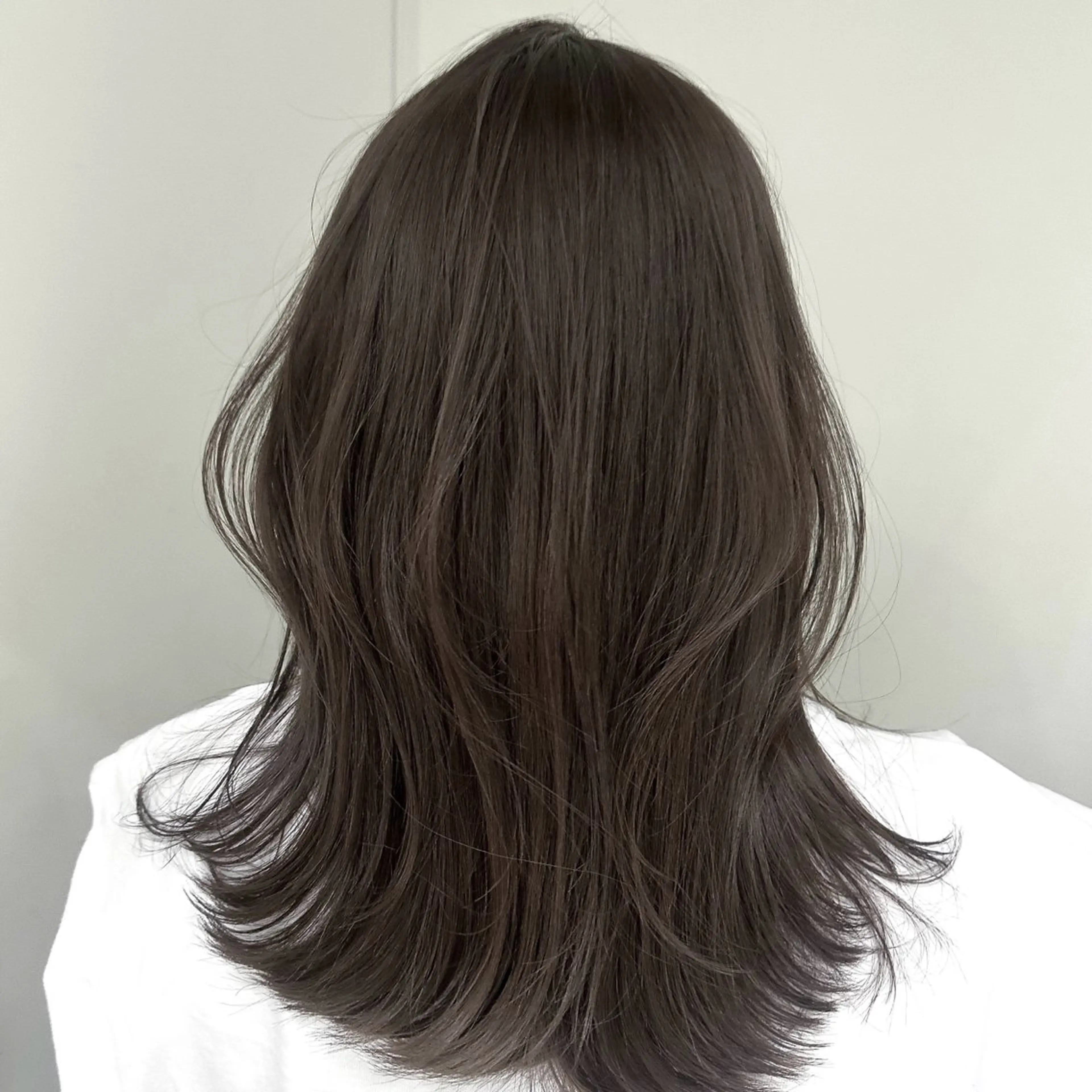 ミディアム カラー グレージュ 🎗️似合わせ/小顔 顔周りカット/透明感のヘアスタイル
