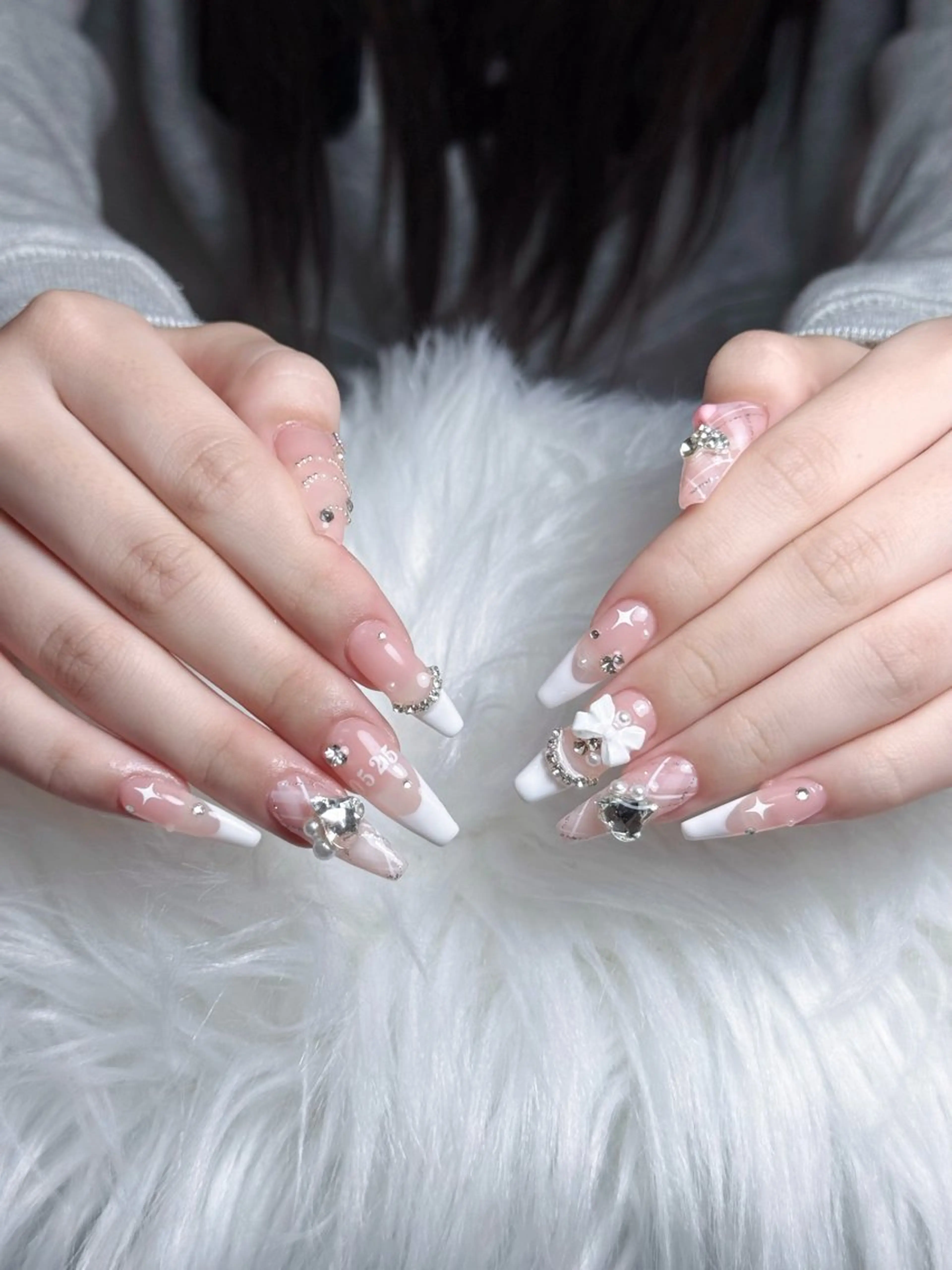 ネイル フレンチネイル ジェルネイル キラキラネイル 韓国ネイル マグネットネイル Julli nail studio所属・Julli NailStudioのネイルデザイン
