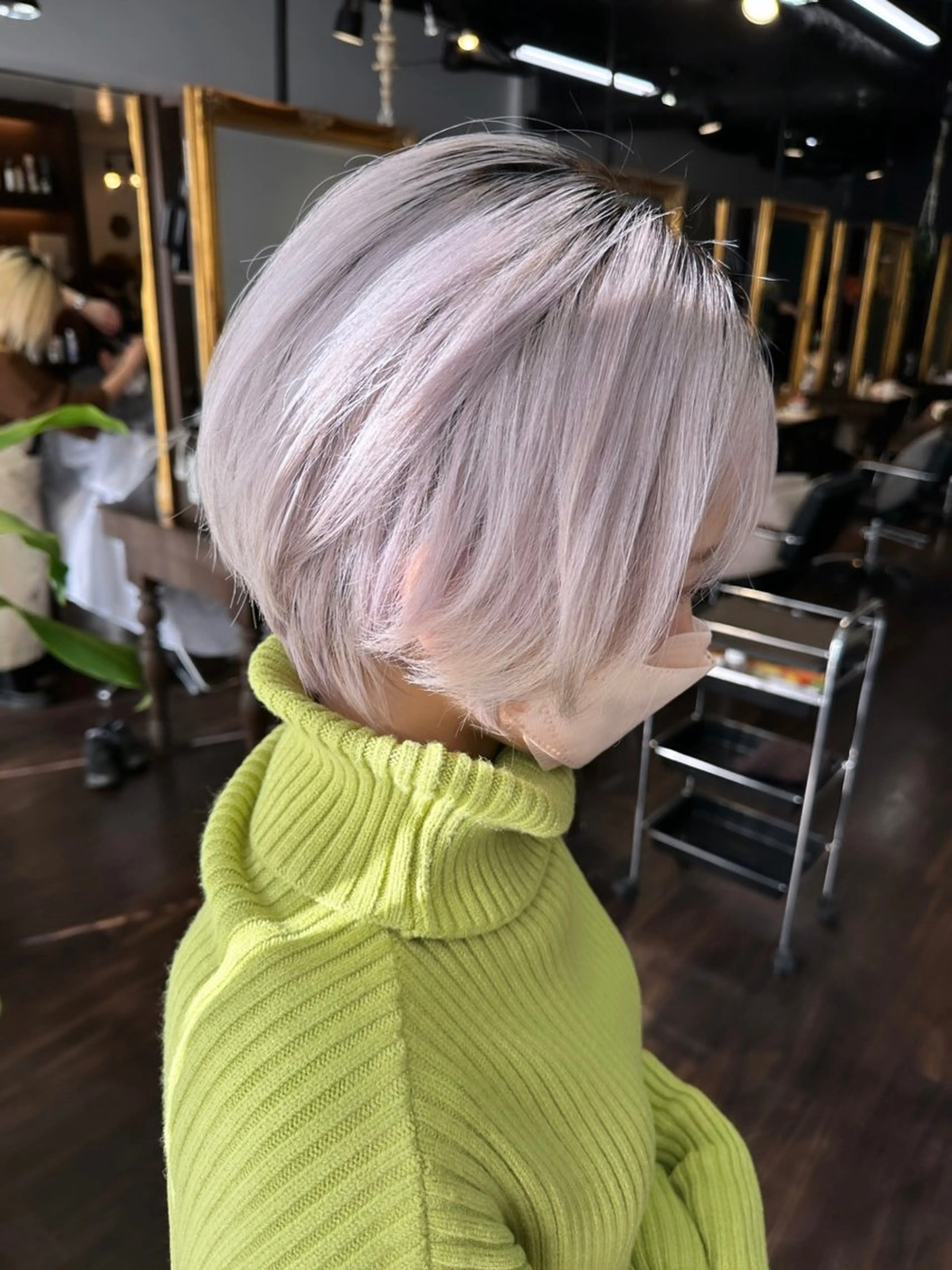 ショート カラー ヘアアレンジ ベージュカラー ブリーチ イヤリングカラー ハイトーンカラー ミルクティーベージュ カット ヘアカラー トリートメント 髪質改善/縮毛矯正 ダブルカラー/Youのヘアスタイル