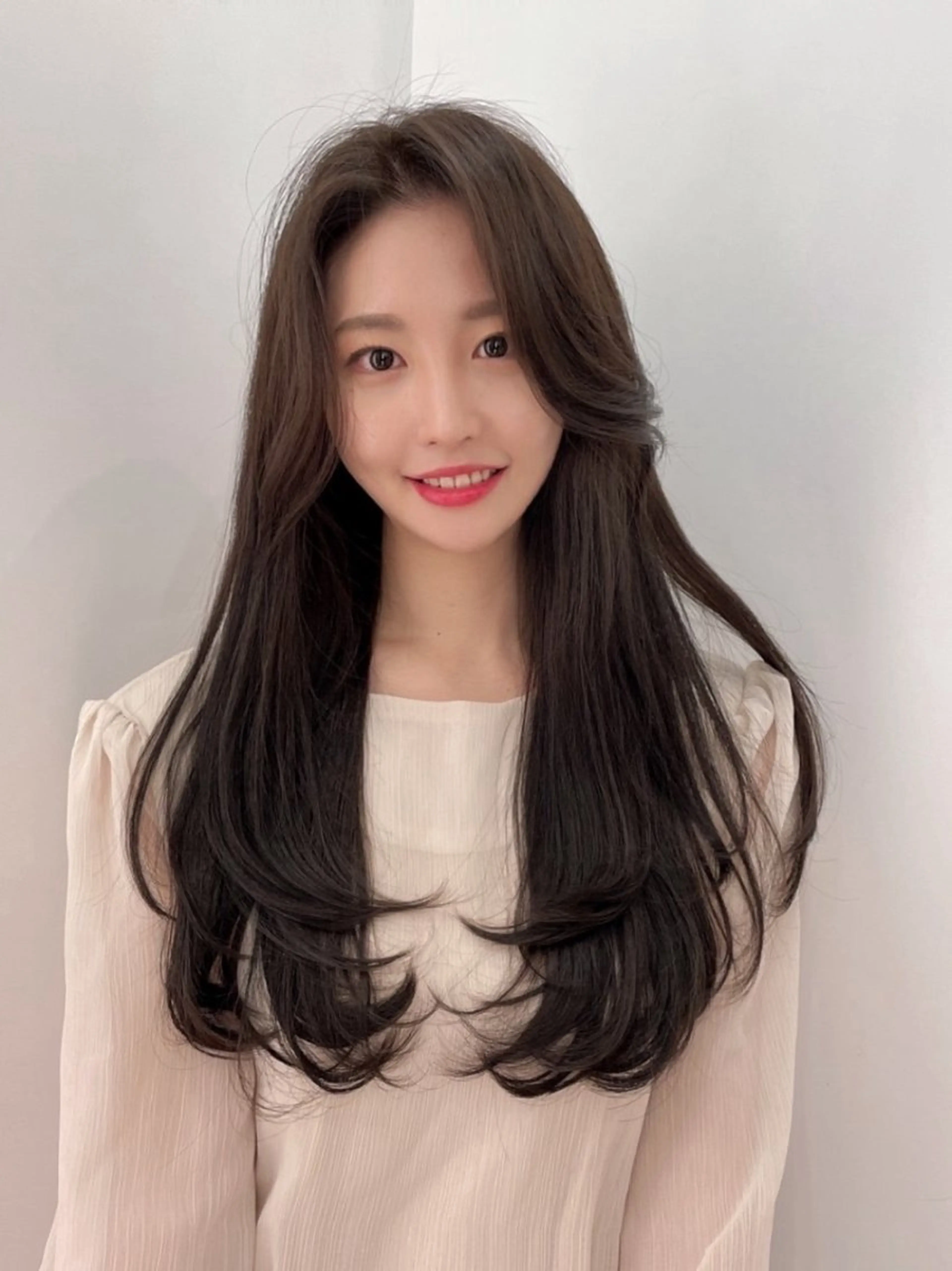 ロング くせ毛 髪質改善 韓国風ヘア レイヤーカット 小顔カット カット ヘアカラー トリートメント 韓国風✨髪質改善✨ 縮毛矯正✨松浦知奈美のヘアスタイル