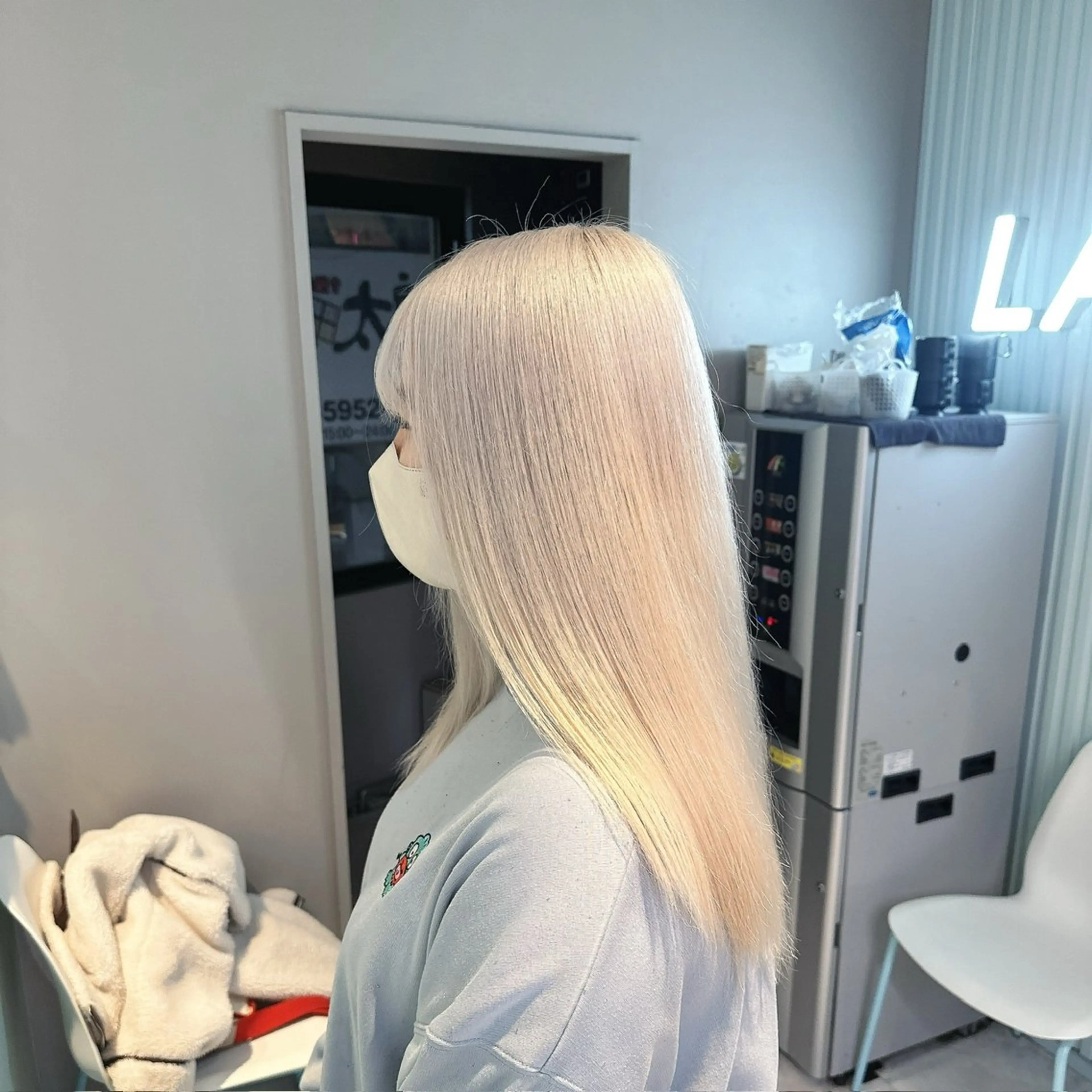 セミロング カラー 🪄池袋ハイトーン 🪄ブリーチカラーのヘアスタイル